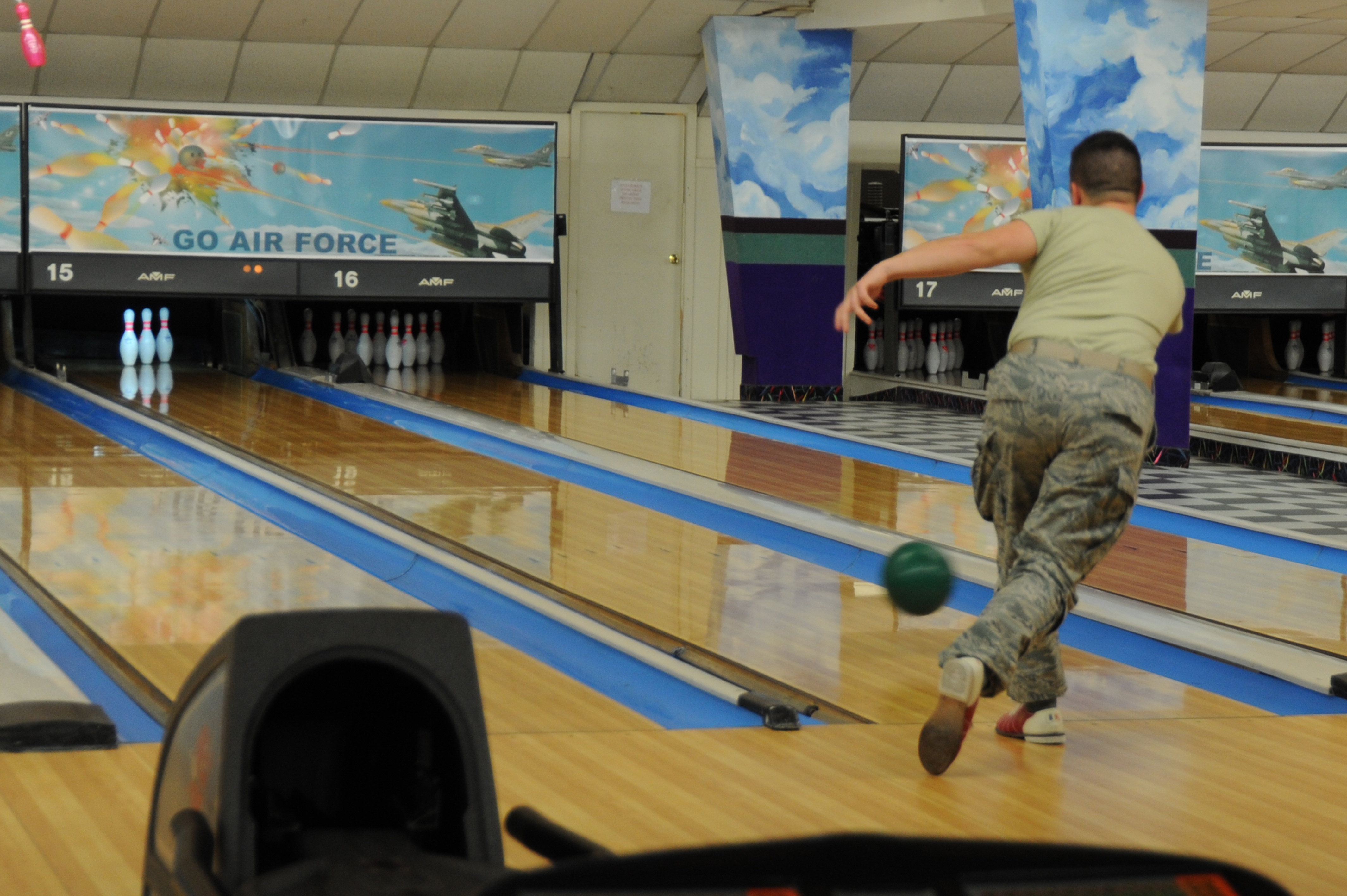 Tbolt Lanes celebrate Airmen on final day > Luke Air Force Base
