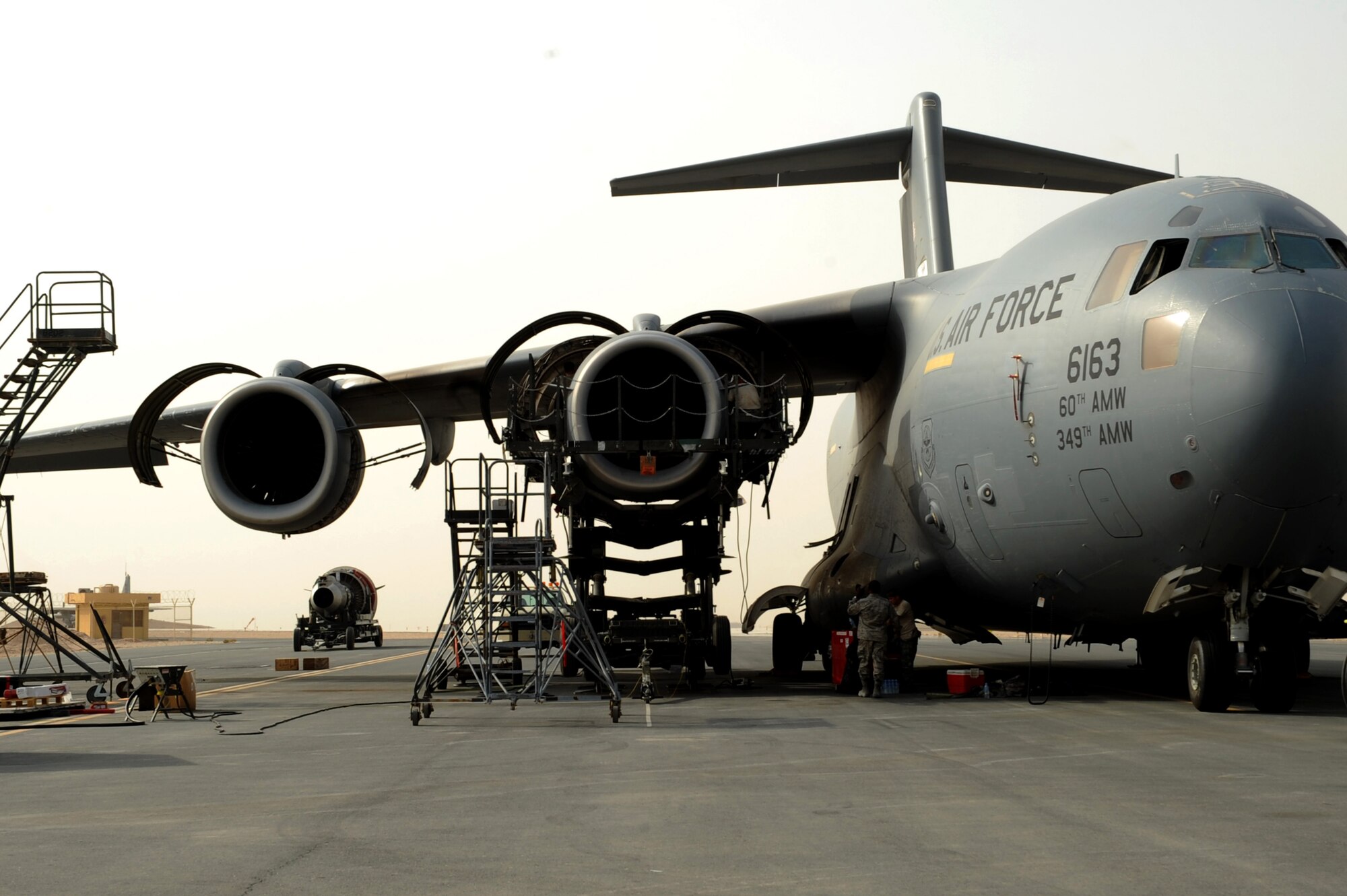 A maintenance recovery team works on a C-17 Globemaster III. (Courtesy photo) 