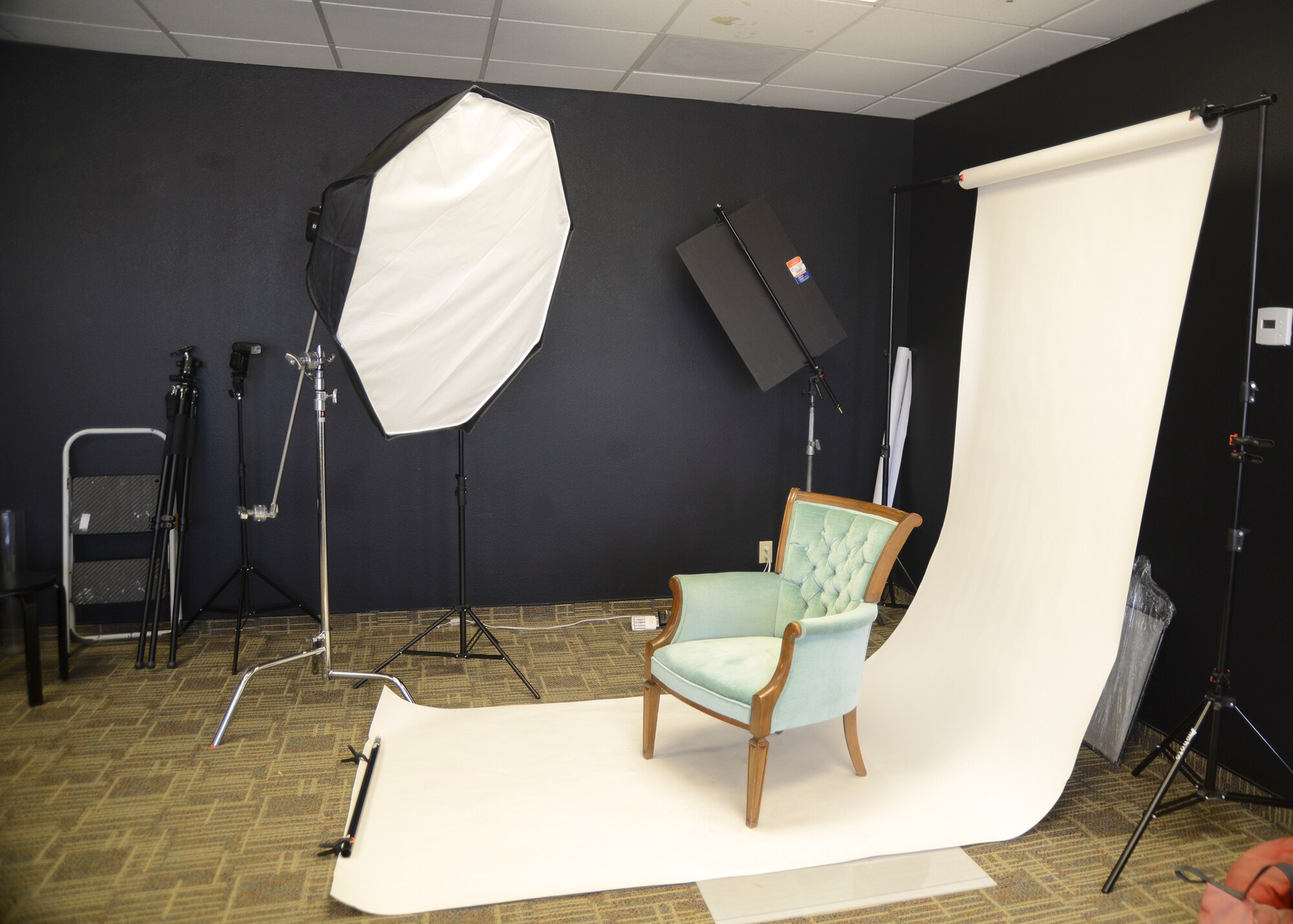 Inside the Oval Studios located next to Subway in the Desert Mall. The portrait studio has taken over from the Jungle Zone and is open for business. (U.S. Air Force photo)