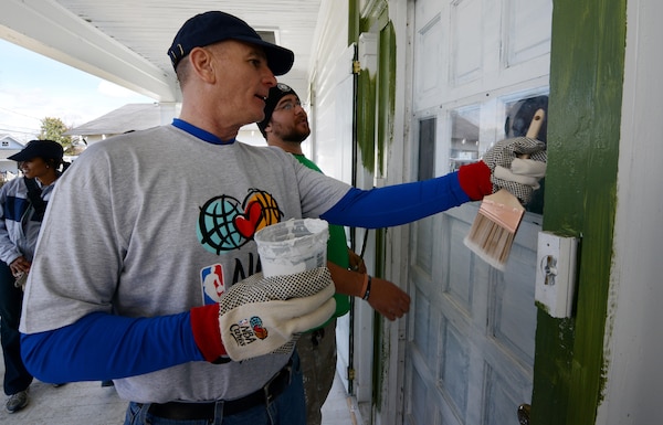 Marine Corps Sgt. Maj. Bryan B. Battaglia, senior enlisted advisor to the chairman of the Joint Chiefs of Staff, talks with a volunteer from Rebuilding Together before starting work on the home of Vietnam veteran Louis Banks in New Orleans, Friday, Feb. 14, 2014, as part of the seventh-annual NBA All-Star Day of Service. About 250 active-duty service members and veterans volunteered to work alongside past and present NBA players on six homes, including the homes of four veterans. (DOD photo by Claudette Roulo)