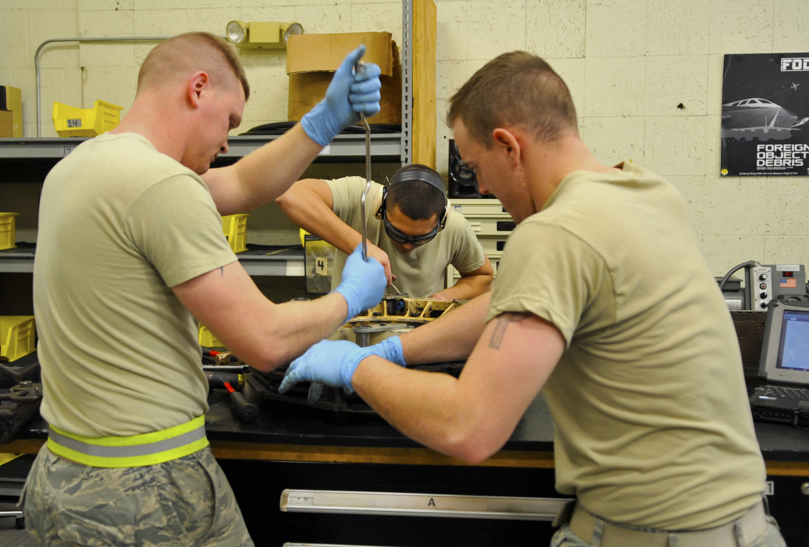 Hydraulics Airmen keep B52 in pneu condition > Air Force Global Strike