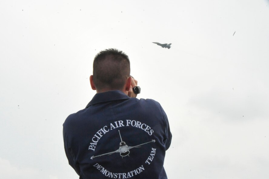 Tech. Sgt. Jeffrey Staber, F-16 Demonstration team member from the 35th Aircraft Maintenance Squadron at Misawa Air Base, Japan, photographs a U.S. Air Force F-16 during at the 2014 Singapore International Airshow, Feb. 13, 2014. The overall composition of the F-16 Fighting Falcon demonstration team included one F-16 "Fighting　Falcon" aircraft pilot, one safety observer, and eight maintenance personnel. The 35th Fighter Wing also sent one Flight Surgeon to provide medical services for all U.S. military at the Singapore International Airshow. (U.S. Air Force photo/Capt. Tamara Fischer-Carter)
 

