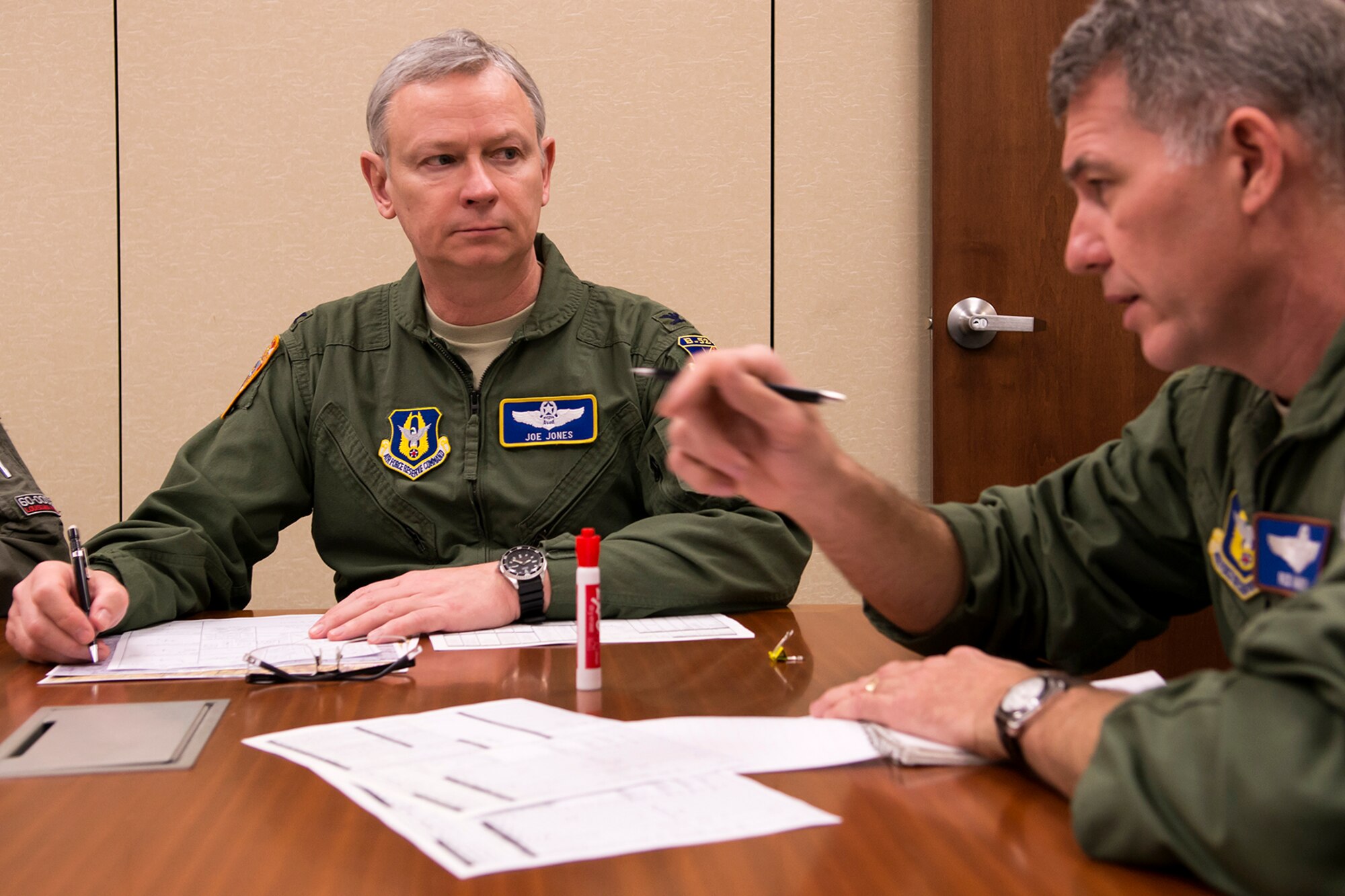 Jones' fini-flight sets aviation record > 307th Bomb Wing