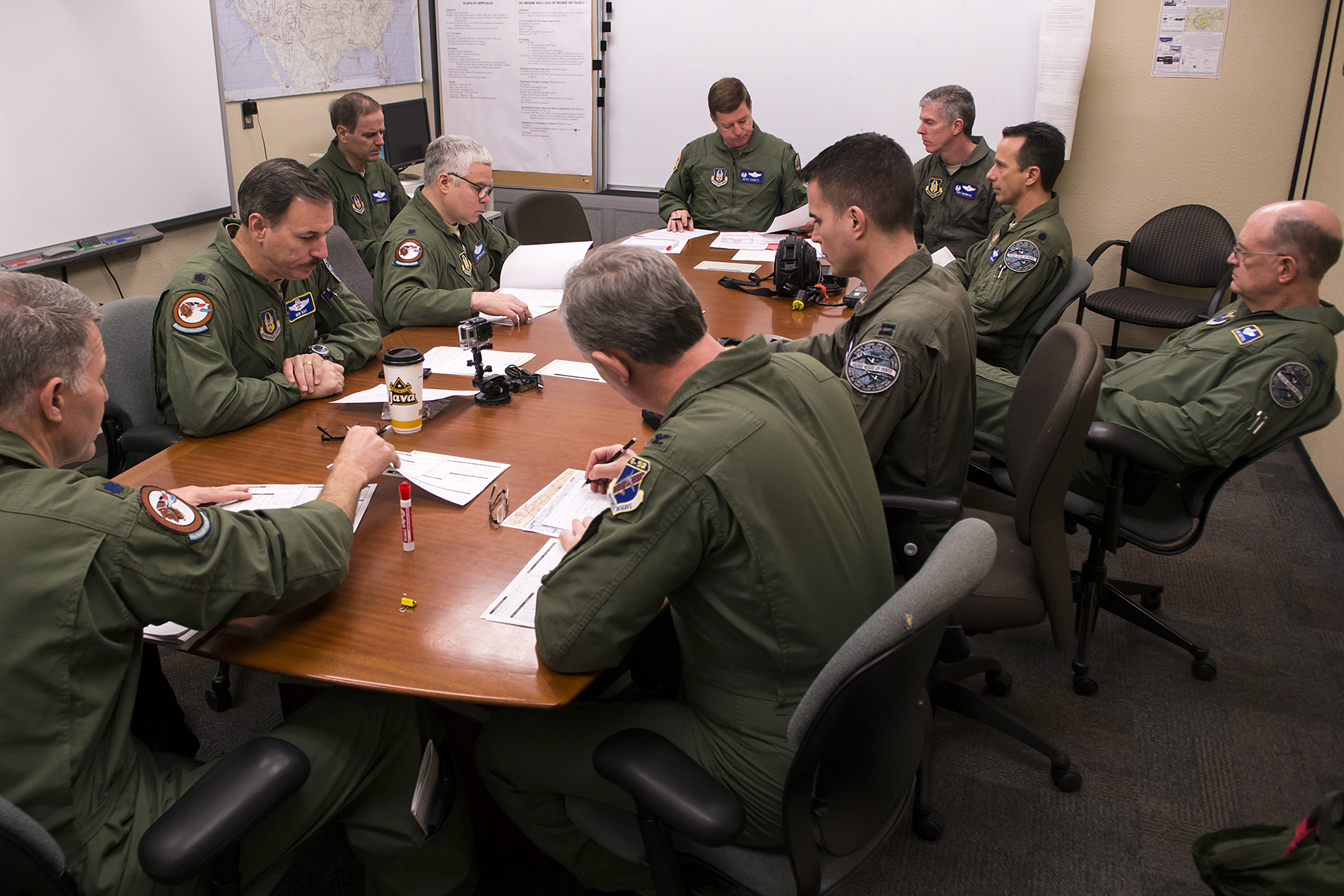 ブルゾン   Bomber Everleigh Gen. Moseley: New long-range bomber on horizon for 2018