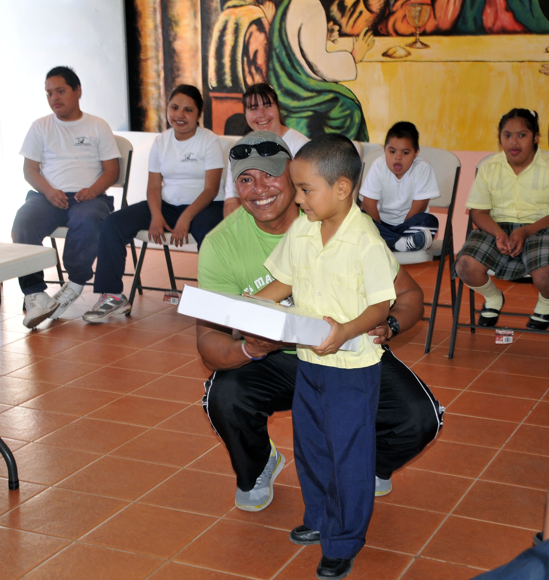 Members of Joint Task Force-Bravo’s Joint Security Forces paid a visit to local organization “Casa Ayuda”, Feb. 20, 2014, to share some joy with the kids there. The service members also brought gifts such as shoes, toys and clothes; as well as much needed school supplies. 
(Photos by Ana Fonseca) 
