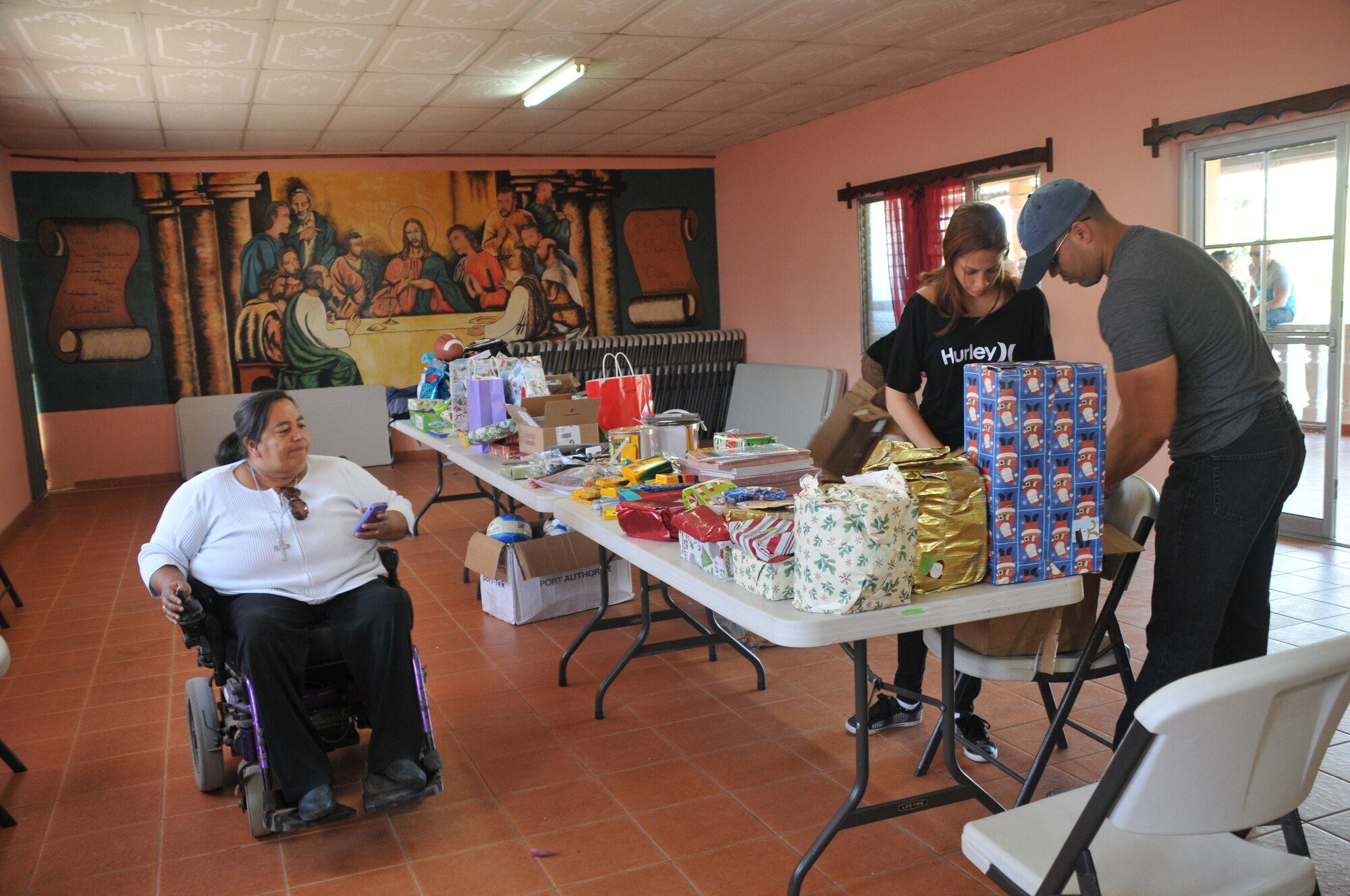 Members of Joint Task Force-Bravo’s Joint Security Forces paid a visit to local organization “Casa Ayuda”, Feb. 20, 2014, to share some joy with the kids there. The service members also brought gifts such as shoes, toys and clothes; as well as much needed school supplies. (Photo by Ana Fonseca)
