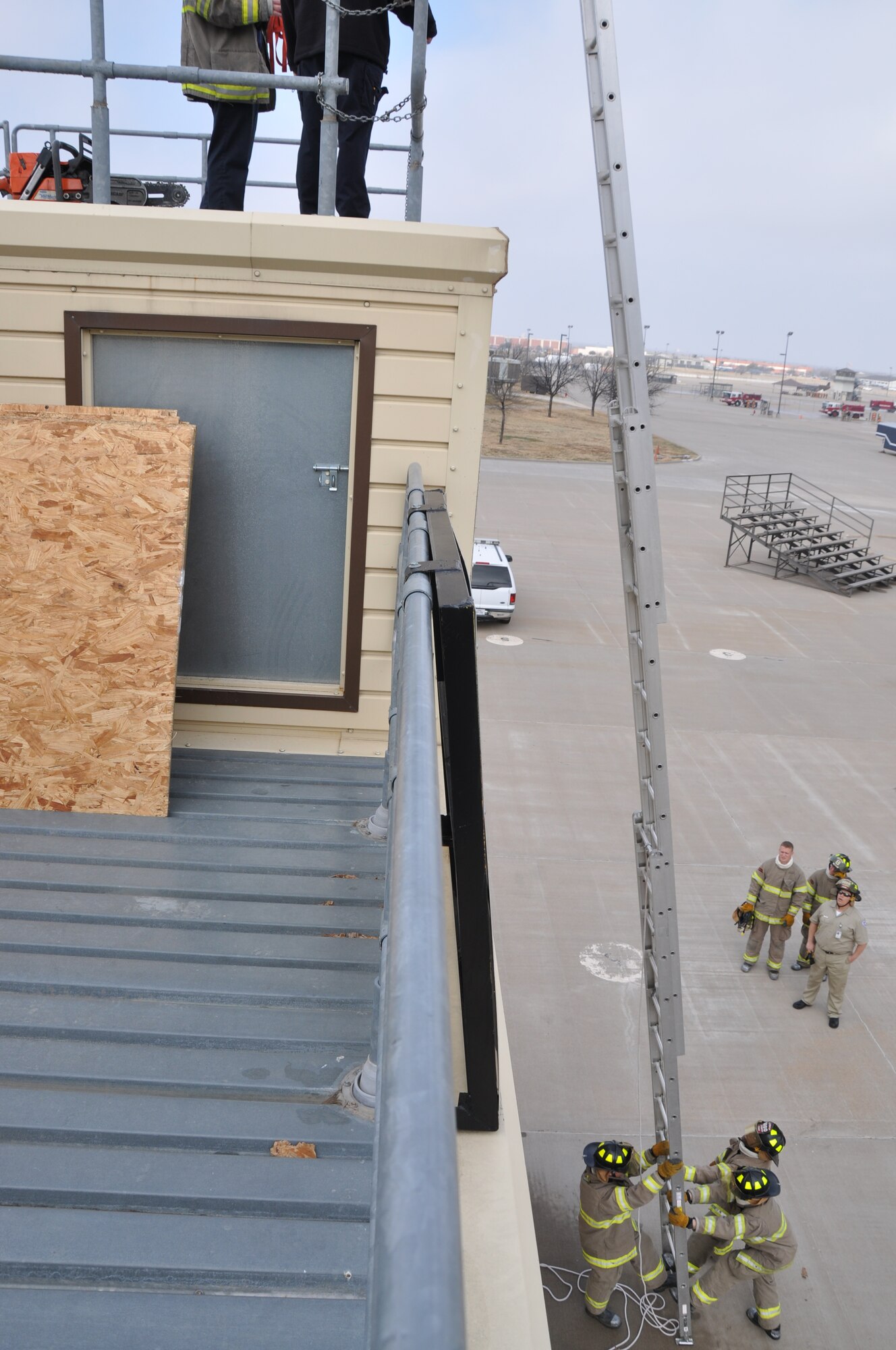 GOODFELLOW AIR FORCE BASE, Texas – San Angelo Fire Department recruits set up a ladder for tactical ventilation training at the Louis F. Garland DOD Fire Academy here Feb. 19. SAFD and Goodfellow students use tactical ventilation to ensure harmful gases and heat can escape a building. (U.S. Air Force photo/ Senior Airman Joshua Edwards)