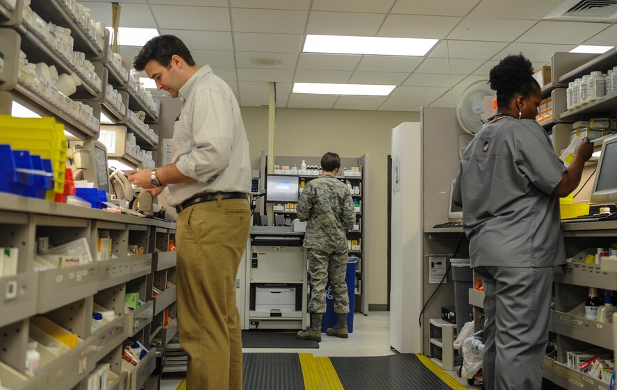 Pharmaceutical personnel check medication labels and fill medicine bottles on Moody Air Force Base, Ga., Feb. 25, 2014. The pharmacy offers services to Moody’s active-duty members, retirees and their dependants. (U.S. Air Force photo by Airman 1st Class Alexis Millican/Released)