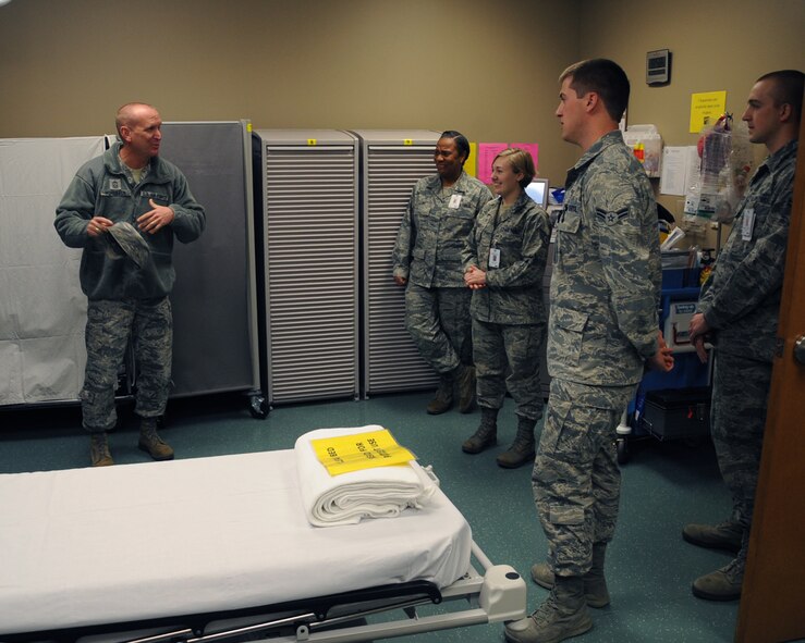 Chief Master Sgt. Brian Hornback, left, Air Force Global Strike Command command chief, speaks with Airmen from the 2nd Medical Group during his tour of the 2nd Bomb Wing on Barksdale Air Force Base, La., Jan. 7, 2014. Hornback toured various units within the wing to meet and talk with Airmen before his retirement. (U.S. Air Force photo/Staff Sgt. Sean Martin)