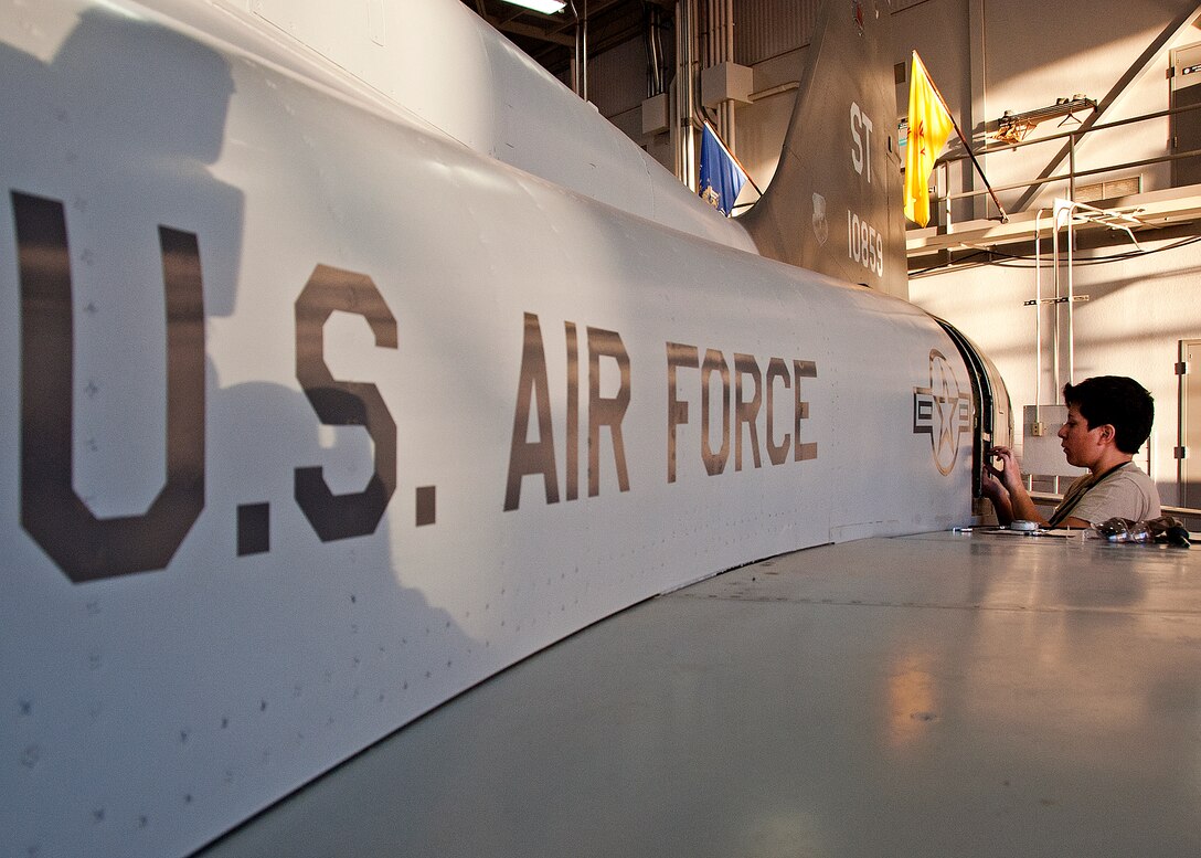 U.S. Air Force Senior Airman Alek Reynolds, 364th Training Squadron, Aircraft Hydraulic Systems course, goes through the steps of the removal and installation of a hydraulic reservoir on a T-38 aircraft on October 24, 2013 at Sheppard Air Force Base, Texas. (U.S. Air Force photo by Frank Carter/Released)