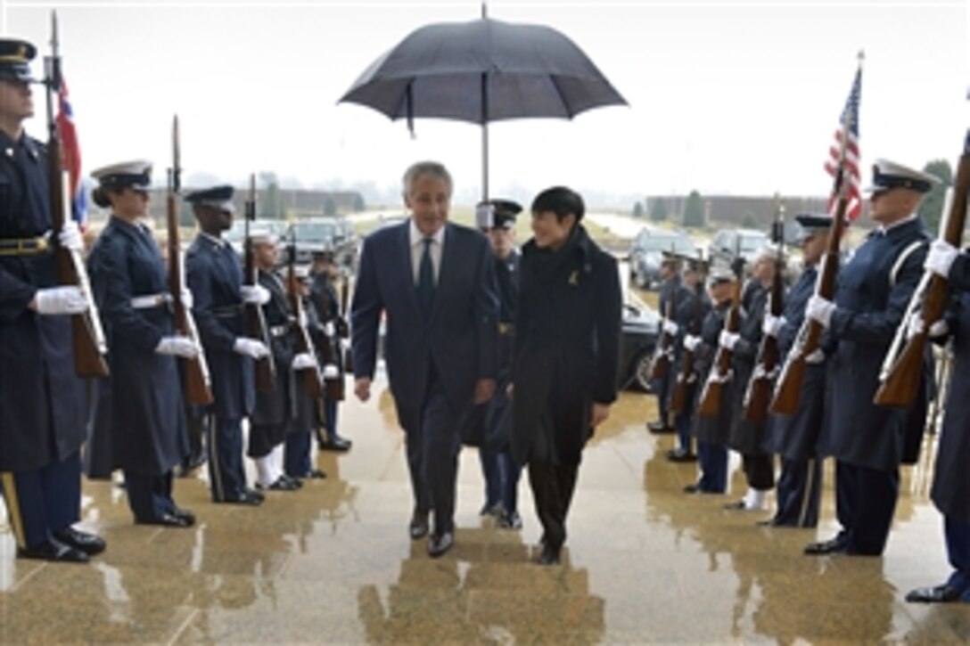 U.S. Defense Secretary Chuck Hagel, left, hosts an honor cordon for Norwegian Defense Minister Ine Marie Eriksen Soreide at the Pentagon, Jan. 10, 2014. 