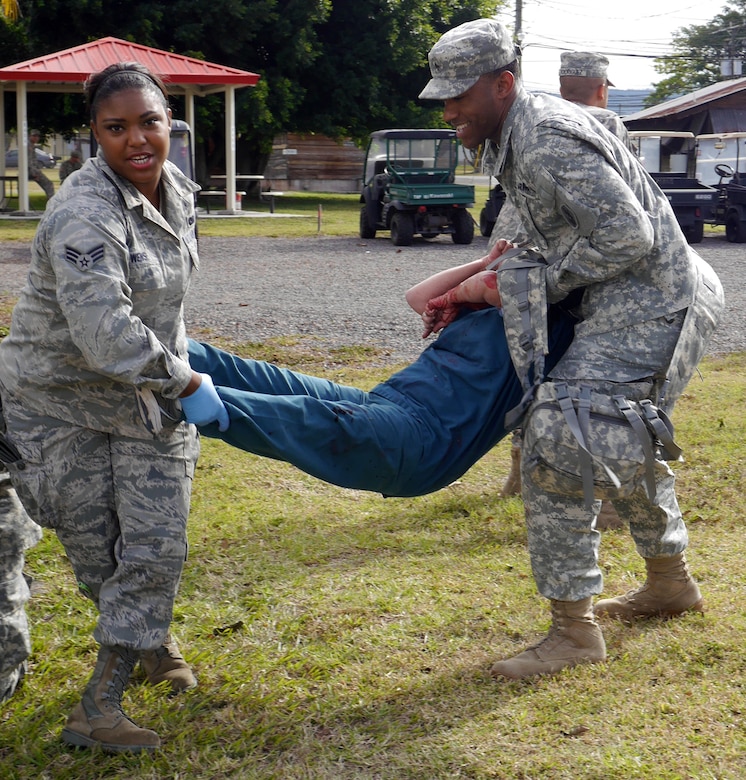 Members of Joint Task Force-Bravo practice caring for a casualty during a combat lifesaver (CLS) course at Soto Cano Air Base, Honduras, Jan. 9, 2014.  More than 46 members of the Task Force completed the course, which was taught by Joint Task Force-Bravo's Medical Element (MEDEL.)  The combat lifesaver course teaches Soldiers and Airmen how to care for casualties in several circumstances, including care while under fire and tactical field care. (Photo by U.S. Army Sgt. Courtney Kreft) 