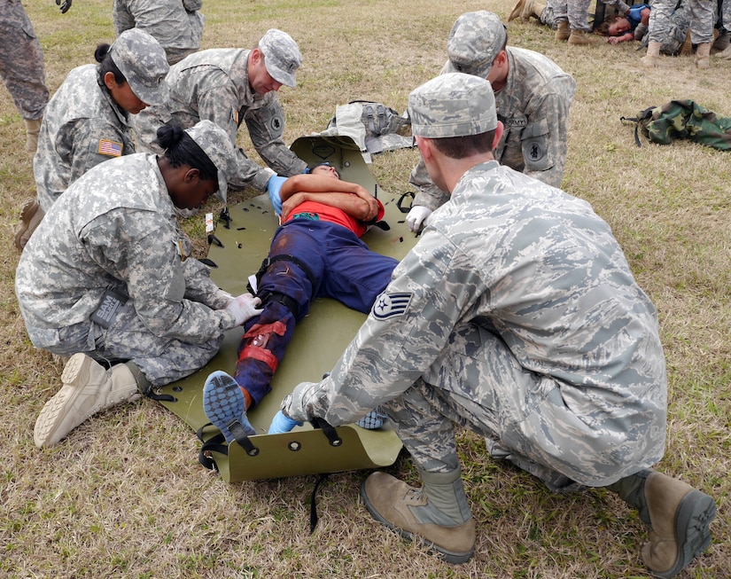 Members of Joint Task Force-Bravo practice caring for a casualty during a combat lifesaver (CLS) course at Soto Cano Air Base, Honduras, Jan. 9, 2014.  More than 46 members of the Task Force completed the course, which was taught by Joint Task Force-Bravo's Medical Element (MEDEL.)  The combat lifesaver course teaches Soldiers and Airmen how to care for casualties in several circumstances, including care while under fire and tactical field care. (Photo by U.S. Army Sgt. Courtney Kreft) 