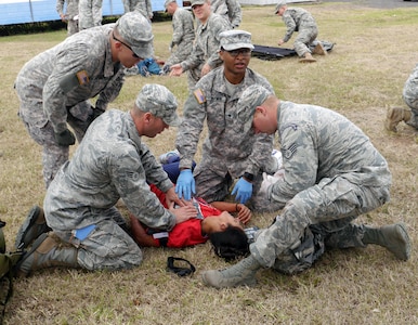 Members of Joint Task Force-Bravo practice caring for a casualty during a combat lifesaver (CLS) course at Soto Cano Air Base, Honduras, Jan. 9, 2014.  More than 46 members of the Task Force completed the course, which was taught by Joint Task Force-Bravo's Medical Element (MEDEL.)  The combat lifesaver course teaches Soldiers and Airmen how to care for casualties in several circumstances, including care while under fire and tactical field care. (Photo by U.S. Army Sgt. Courtney Kreft) 