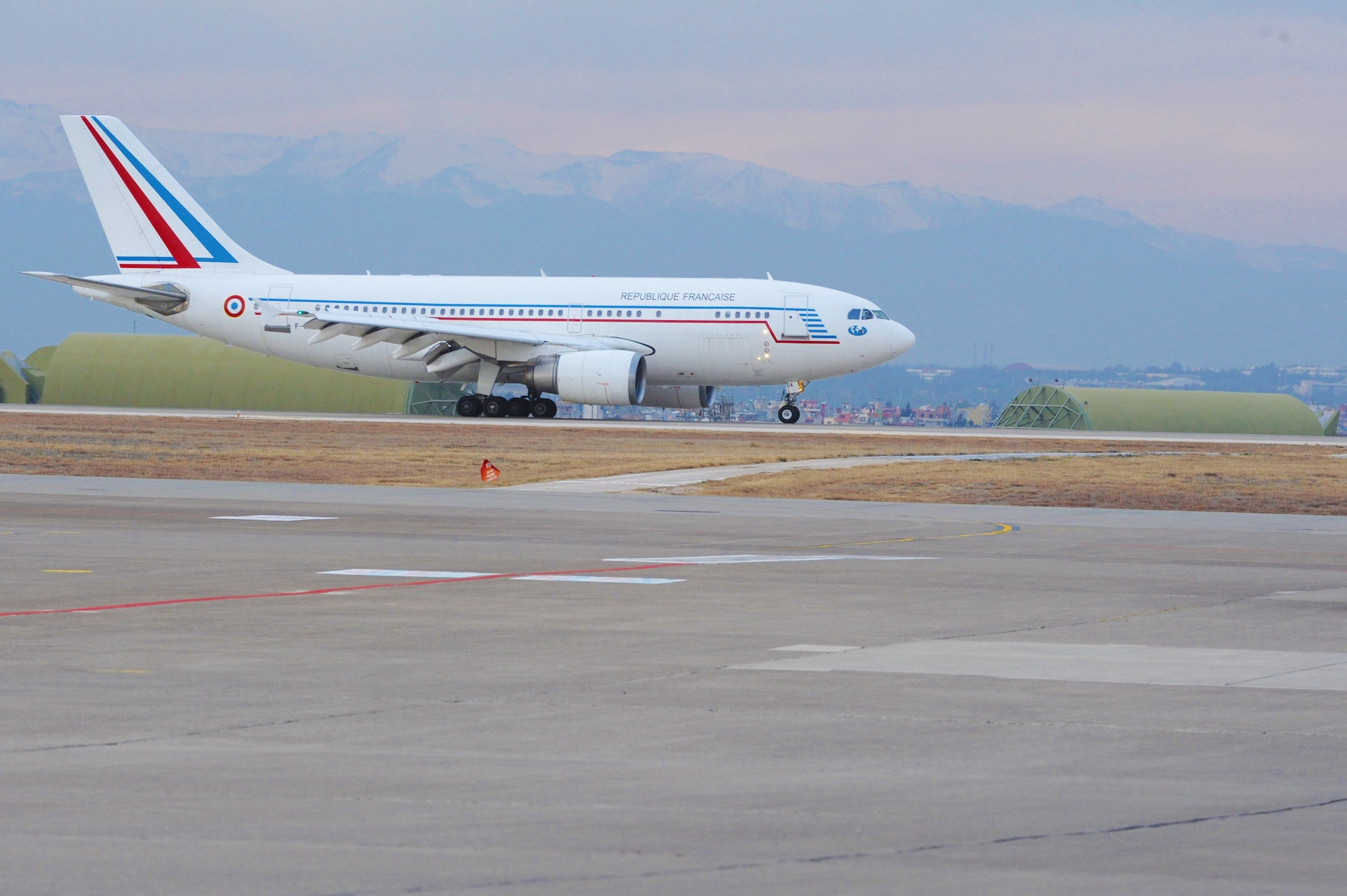 A French air force Airbus A310 arrives at Incirlik Air Base, Turkey with a troop of German soldiers aboard Jan. 9, 2014. The German government recently approved the extension of German support of the ongoing NATO mission to increase Turkey’s air defense capabilities against Syrian ballistic missile threats. The arriving personnel will replace deployed soldiers currently manning two Patriot missile batteries in Kahramanmaras, Turkey. (U.S. Air Force photo by 1st Lt. David Liapis/Released) 