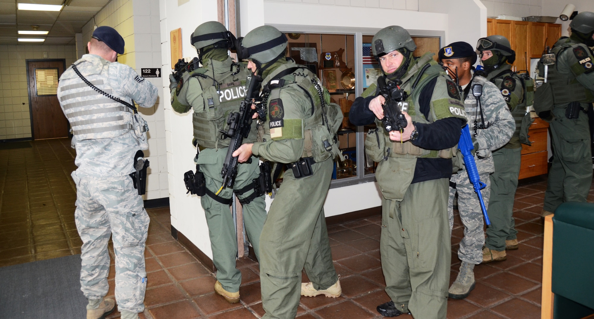 Baltimore County Police SWAT team members and Maryland Air National Guard Security Forces sweep the civil engineering building at Martin State Airport on Wednesday, January 15, 2014 looking for an active shooter during an exercise. The active shooter exercise allowed first responders from the Warfield Air National Guard Base and the local police a chance to work together in a simulated situation. (Air National Guard photo by Tech. Sgt. David Speicher/RELEASED)