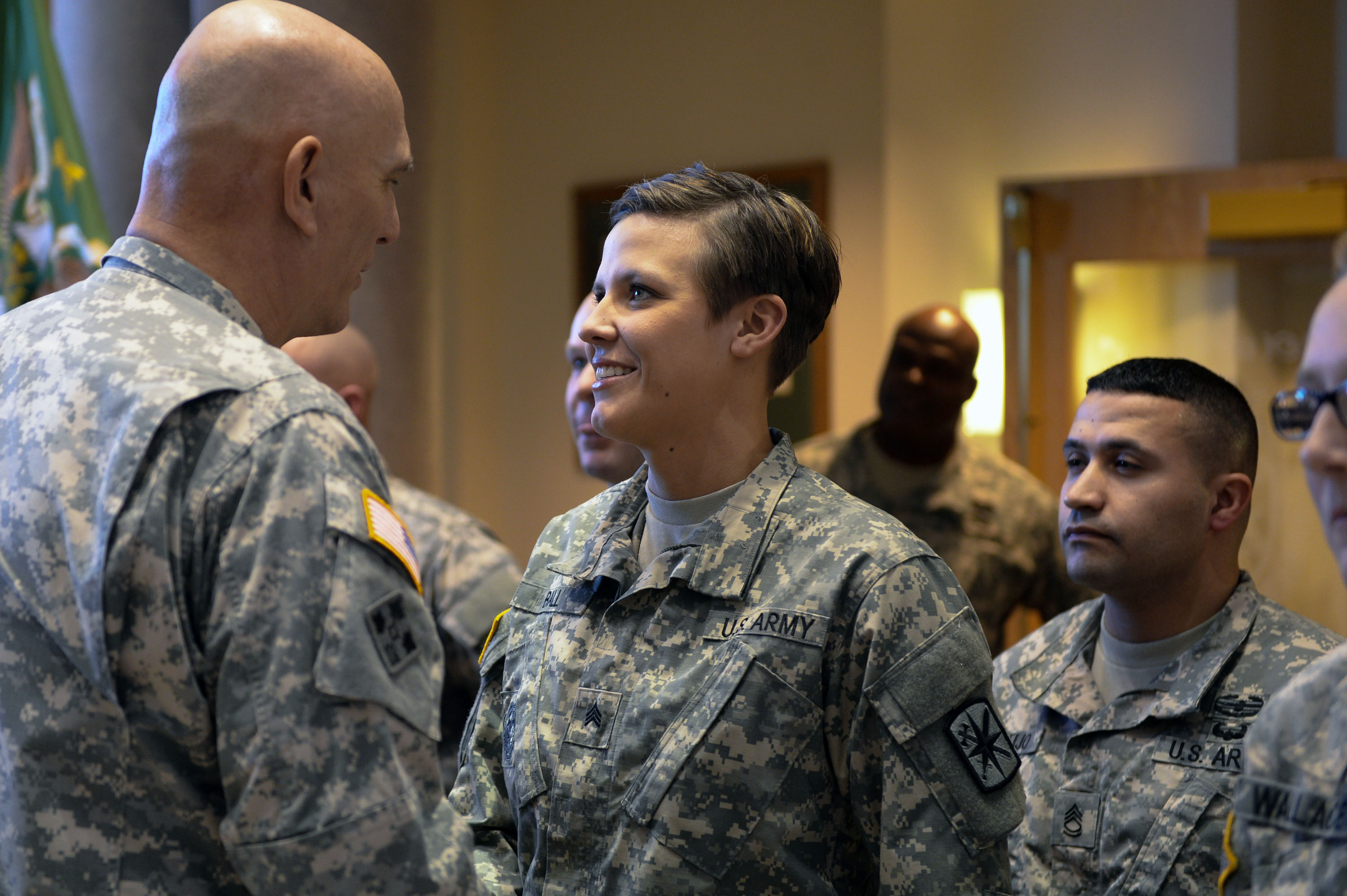 Army Chief Of Staff Gen Ray Odierno Speaks With Army Sgt Ball At The U S Army