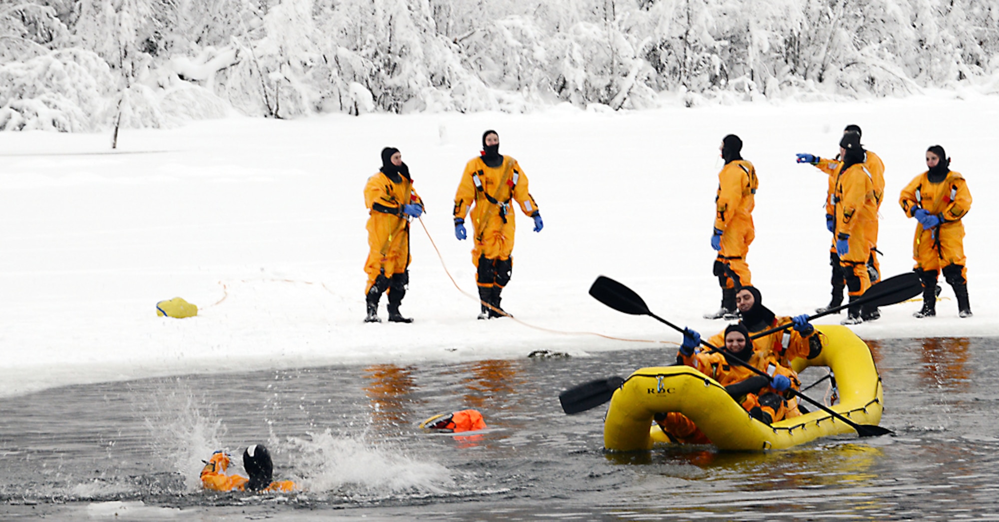 JBER 673d CES firefighters conduct annual ice water rescue training >  Pacific Air Forces > Article Display