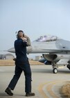 Senior Airman Nathan Faletti, 8th Aircraft Maintenance Squadron crew chief, directs 8th Operations Support Squadron chief of combat training, Capt. Philip Jackson, during exercise Buddy Wing 14-1 at Kunsan Air Base, Republic of Korea, Jan. 16, 2014. Buddy Wing is a combined training exercise between United States Air Force and Republic of Korea air force pilots to improve communication and combat capabilities to further strengthen the Peninsula’s Combined Air Power team. (U.S. Air Force photo by Staff Sgt. Jessica Haas/Released)