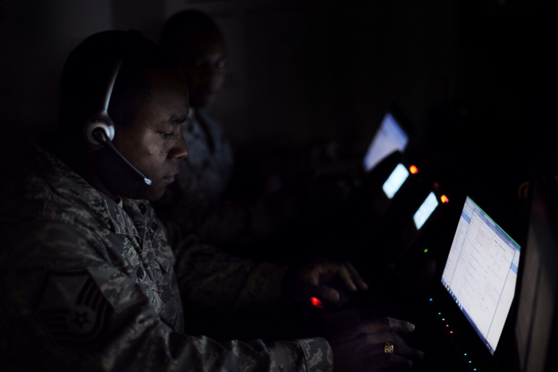 Master Sgt. Derrick Mayo helps customers during the DoD Defense Enterprise Email migration here Jan. 15, 2014. Teams from the 844th CG and DISA have been working diligently to prepare military members on the installations for the migration. Mayo is a project manager with the 744th Communication Squadron. (U.S. Air Force photo/Airman 1st Class Aaron Stout)