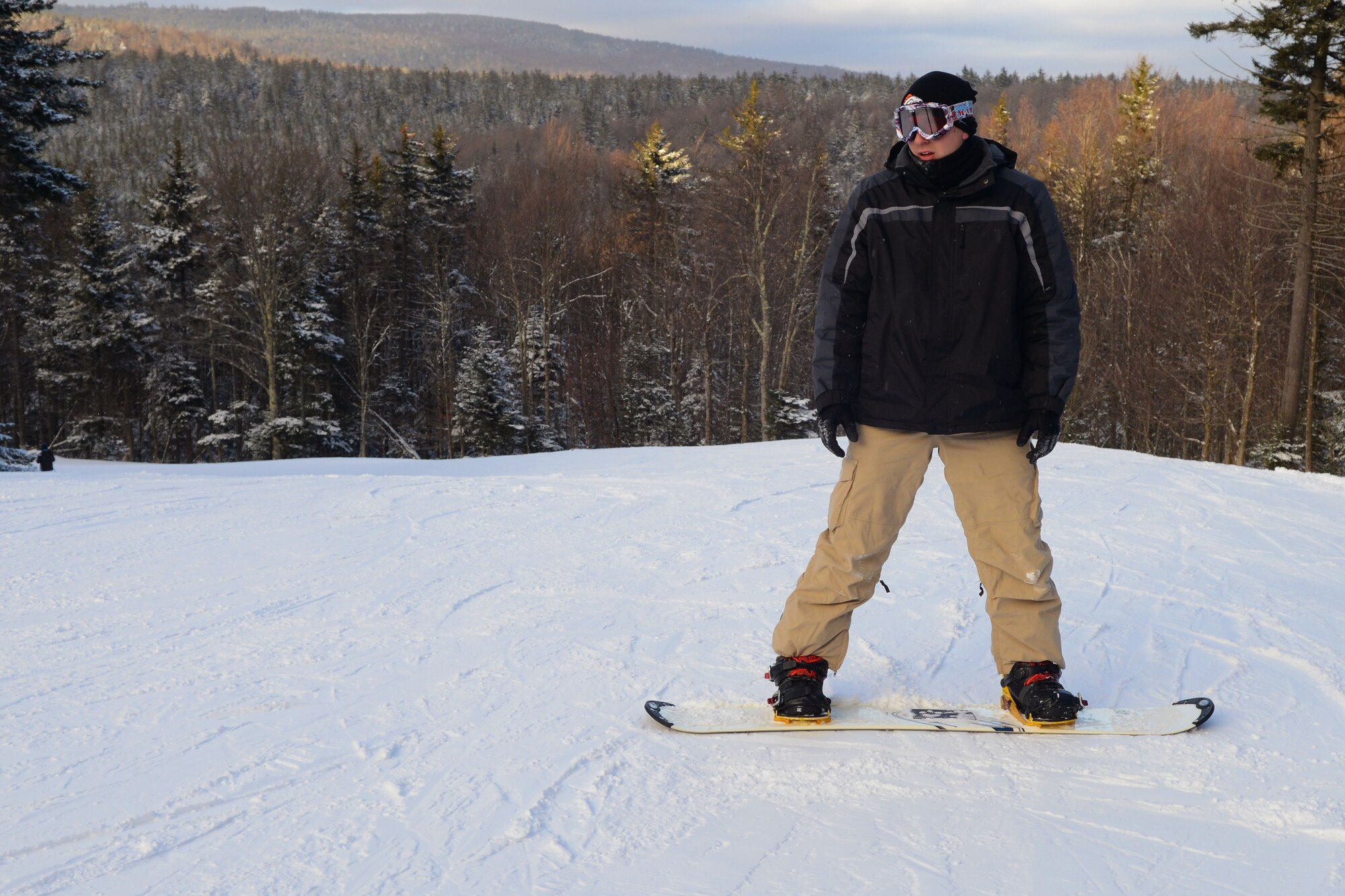 U.S. Air Force Airman 1st Class Tory Cusimano, Headquarters Air Combat Command broadcast producer, snowboards while on the Single Airmen Initiative trip at Snowshoe Mountain Ski Resort in Snowshoe, W.Va., Jan. 18, 2014. SAI provides programs to meet the needs and interests of single Service members through leisure activities, including go-carting, bowling and other recreational trips.  Cusimano hails from Aurora, Colo.(U.S. Air Force photo by Airman 1st Class Victoria H. Taylor/Released)