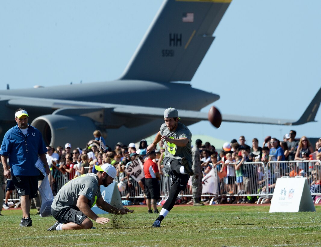 Baltimore Ravens Kicker Justin Tucker practices kicking a field goal during an Official National Football League Pro Bowl Practice on Earhart Field at Joint Base Pearl Harbor-Hickam, Hawaii, Jan. 23, 2014. The players were at JBPHH to practice for the Pro Bowl football game at Aloha Stadium in Honolulu, Hawaii, Jan. 26. Joint Base community members, many wearing their favorite NFL gear, lined the field sidelines to get a glimpse of their favorite player(s). (U.S. Air Force photo/Staff Sgt. Alexander Martinez)