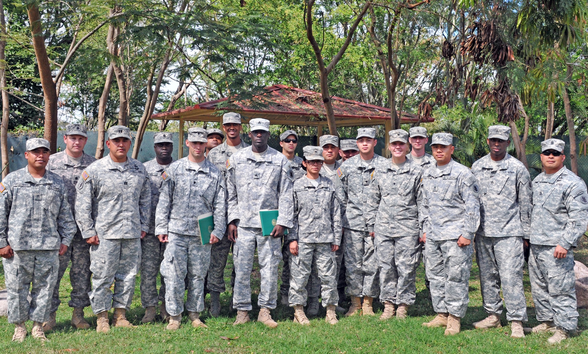 Sgt. Quaterius Johnson and Spc. Robert Daugherty re-enlisted in the United States Army during a ceremony conducted at Soto Cano Air Base, Honduras, January 22. Both Johnson and Daugherty are members of Army Forces Batallion, Joint Task Force-Bravo. (Photos by Ana Fonseca