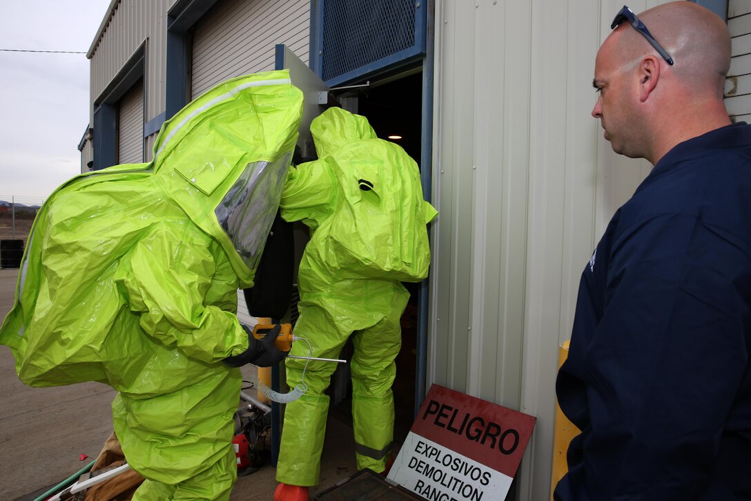 John Judge, right, hazardous materials instructor with Bucks County Community College near Philadelphia, watches as a HAZMAT reconnaisance team enters the simulated leak zone during a practical application portion of a hazardous materials course at the Explosive Ordnance Disposal complex aboard Marine Corps Air Station Miramar, Calif., Jan. 24. Instructors will closely monitor and test the Marines in order to ensure they pass without any incidence, because failure could be fatal.