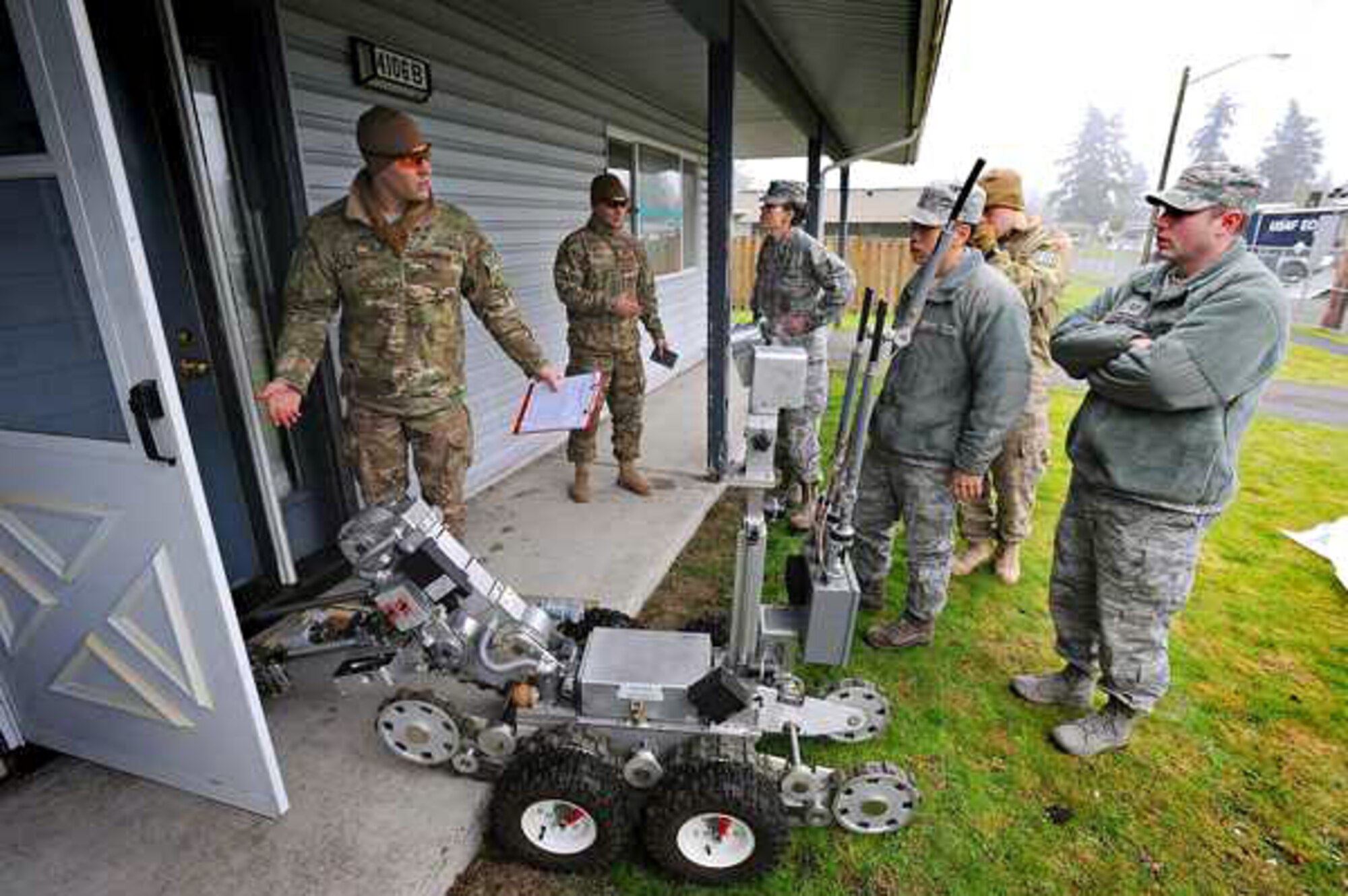 Staff Sgt. Bradley Taylor, 627th Civil Engineering Squadron explosive ordinance disposal technician, outlines a training scenario for Airmen with the 627th CES EOD flight during a recent exercise at Joint base Lewis-McChord, Wash. (Photo by Scott Hansen/Northwest Guardian)