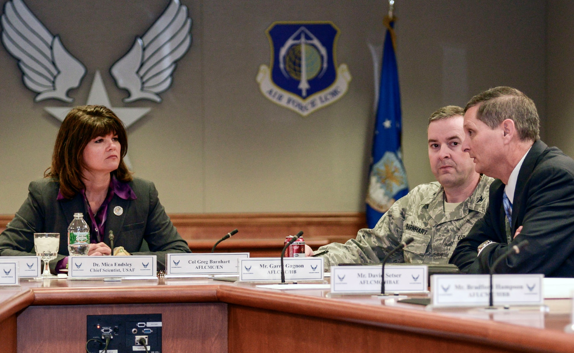 HANSCOM AIR FORCE BASE, Mass. - Dr. Mica Endsley, chief scientist for the Air Force, speaks with Col. Greg Barnhart, Hanscom's deputy associate director for Engineering, and Garry Gagnon, Battle Management engineering director, during an open discussion Jan. 23. Endsley received program briefings at Hanscom and MIT Lincoln Laboratory, learned about development planning work and visited STARBASE, a DoD-initiative to get youth interested in science, technology, engineering and math during her visit Jan 23-24. (U.S. Air Force photo by Walter Santos)
