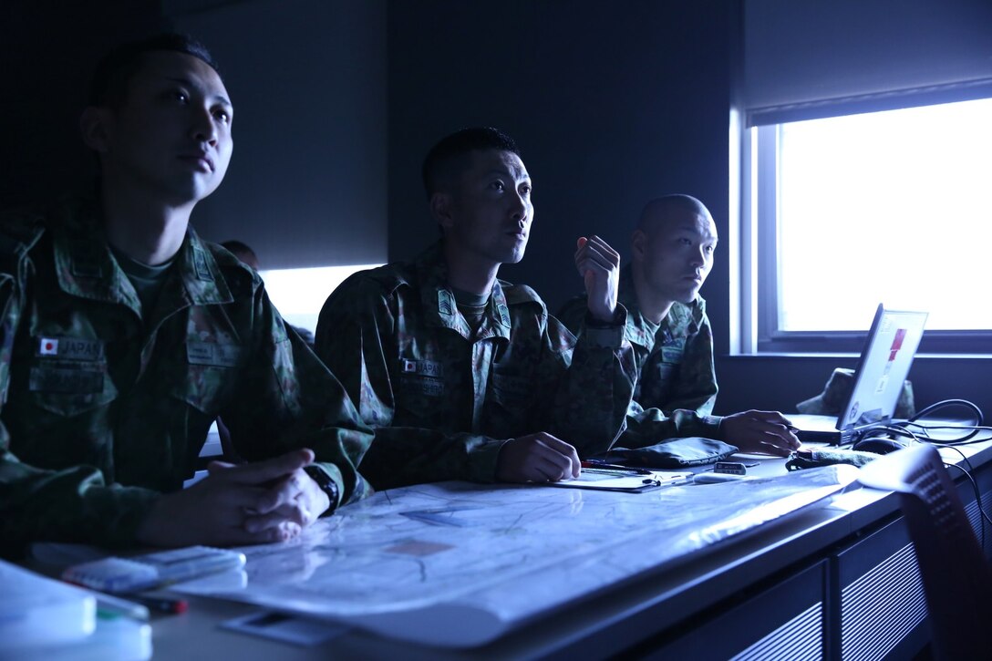 Soldiers with the Japan Ground Self-Defense Force train with a Deployable Virtual Training Environment during Exercise Iron Fist 2014 aboard Camp Pendleton, Calif., Jan. 23, 2014. Iron Fist 2014 is an amphibious exercise that brings together Marines and sailors from the 15th Marine Expeditionary Unit, other I Marine Expeditionary Force units, and soldiers from the JGSDF, to promote military interoperability and hone individual and small-unit skills through challenging, complex and realistic training. (U.S. Marine Corps photo by Lance Cpl. Anna K. Albrecht/Released)
