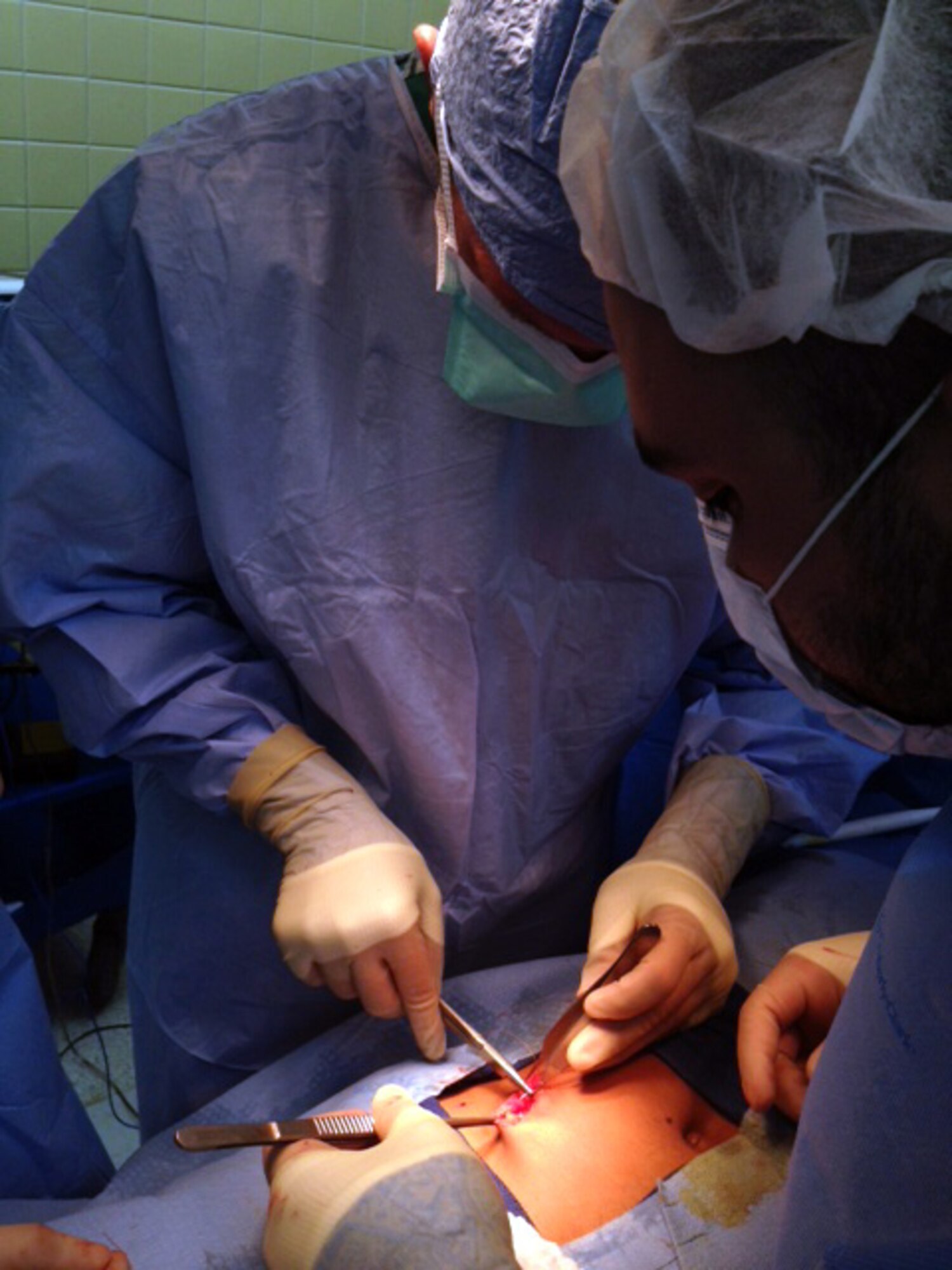 Surgeons from Joint Task Force-Bravo's Medical Element Mobile Surgical Team (MST) perform a surgical procedure during a Medical Readiness Training Exercise (MEDRETE) in Tegucigalpa, Honduras, Jan. 21, 2014.  The MST provided surgical care to five patients during the MEDRETE.  (Courtesy photo)