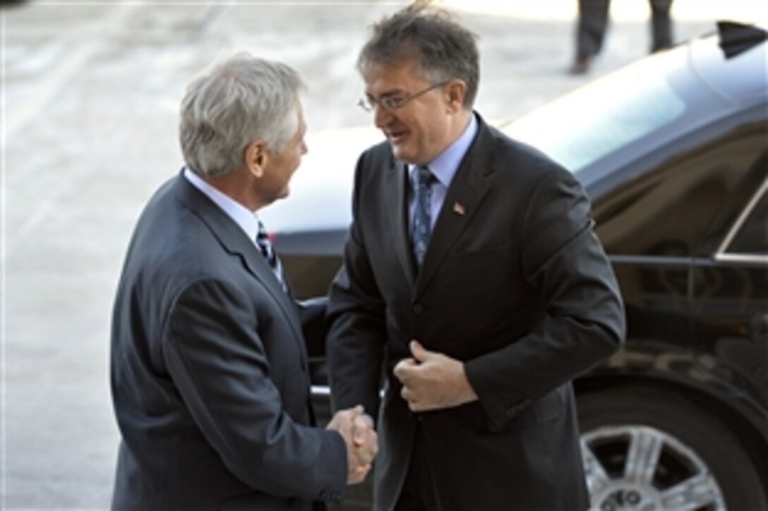U.S. Defense Secretary Chuck Hagel, left, welcomes Serbian Defense Minister Nebojsa Rodic to the Pentagon, Jan. 27, 2014. Hagel escorted Rodic through an honor cordon to a meeting to discuss issues of mutual importance and sign an agreement on the general security of military information.