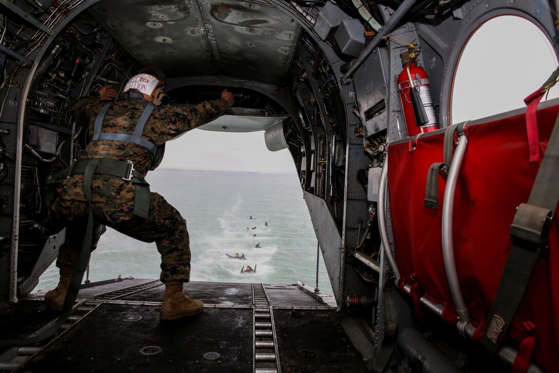 A U.S. Marine with 1st Reconnaissance Battalion, 1st Marine division, gives the all clear sign after soldiers with the Japan Ground Self-Defense Force helo cast out of a CH-46E Sea Knight during Exercise Iron Fist 2014 aboard Naval Amphibious Base Coronado, Calif., Jan. 27, 2014. Iron Fist is an amphibious exercise that brings together Marines and sailors from the 15th Marine Expeditionary Unit, other I Marine Expeditionary Force units, and soldiers from the JGSDF, to promote military interoperability and hone individual and small-unit skills through challenging, complex and realistic training. (U.S. Marine Corps photo by Cpl. Emmanuel Ramos/Released)