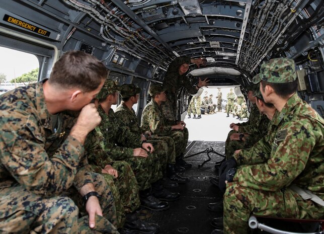 A U.S. Marine with 1st Reconnaissance Battalion, 1st Marine Division, demonstrates the 10 minute warning signal to soldiers with the Japan Ground Self-Defense Force while conducting Helo Cast training during Exercise Iron Fist 2014 aboard Camp Pendleton, Calif., Jan. 24, 2014. Iron Fist is an amphibious exercise that brings together Marines and sailors from the 15th Marine Expeditionary Unit, other I Marine Expeditionary Force units, and soldiers from the JGSDF, to promote military interoperability and hone individual and small-unit skills through challenging, complex and realistic training. (U.S. Marine Corps photo by Cpl. Emmanuel Ramos/Released)