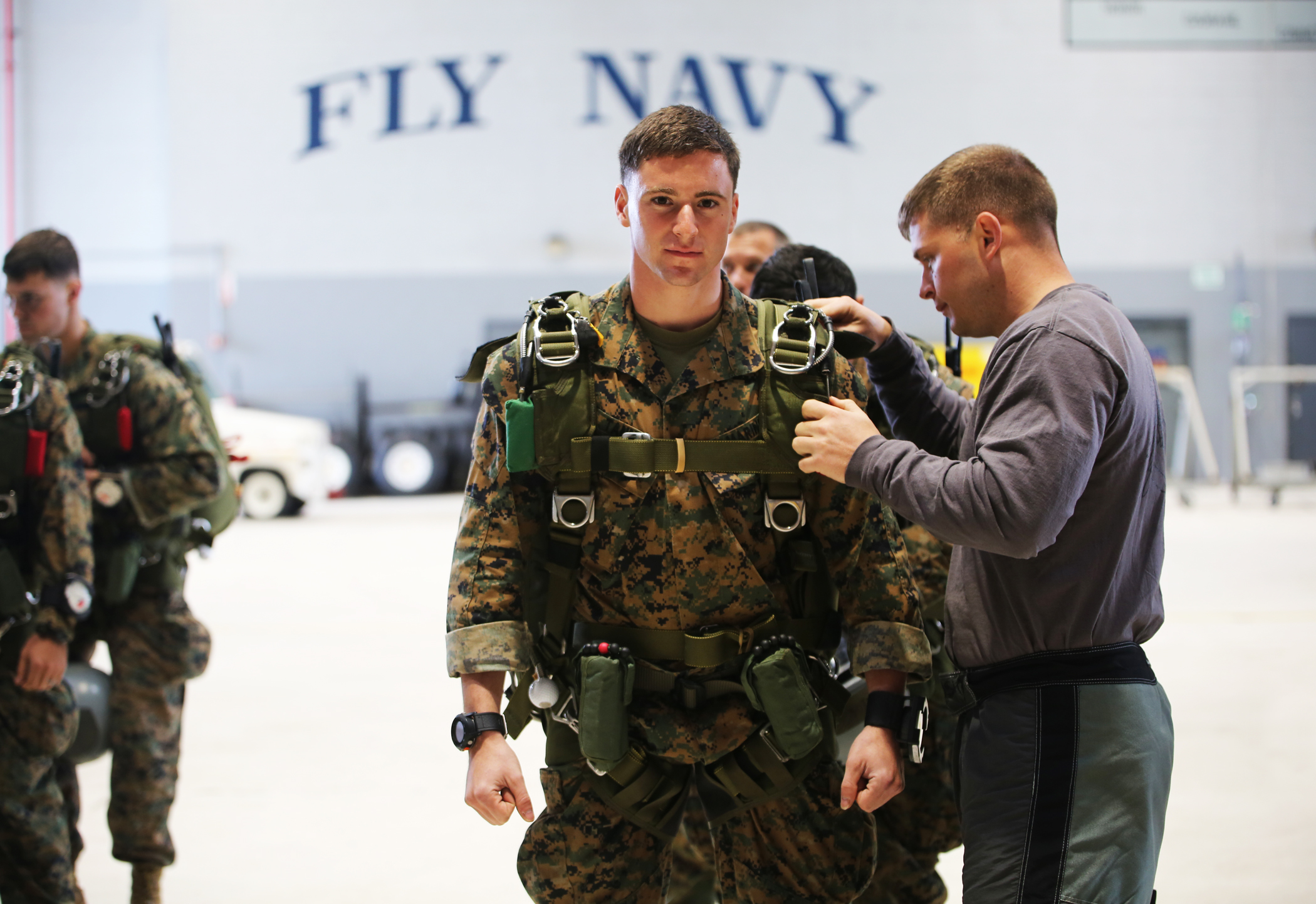 From the sky Recon Marines conduct training in Hawaii > Marine Corps