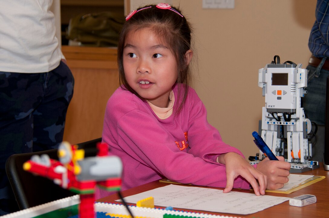 A member of the Junior First Lego League Team "Robopeople" asks Mike Dillabough, San Francisco District chief of Operations and Readiness, a question about flood risk management during his visit to a team meeting Dec. 14.