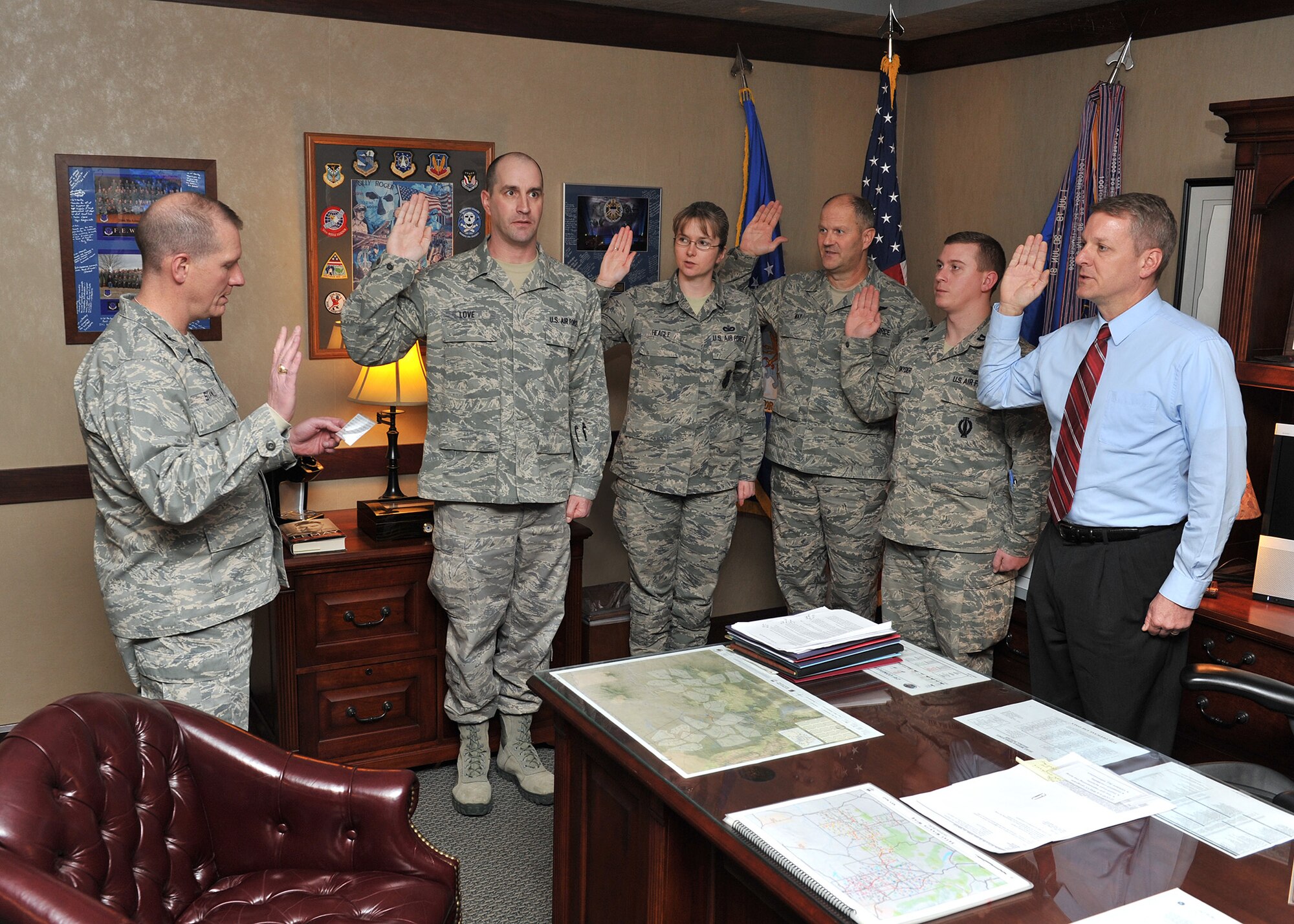 Col. Robert Stanley, 341st Missile Wing commander (left), administers the Inspector General Oath to members of the wing IG office who will serve as his inspectors under the 341st MW Commander’s Inspection Program on Jan. 28.   From left to right are Master Sgt. Barry Love, Master Sgt. Tara Heagle, Chief Master Sgt. Donald May, Capt. Avery Snyder and Dave Bliesner.  Wing IG will begin CCIP inspection activities in February.  (U.S. Air Force photo/John Turner)