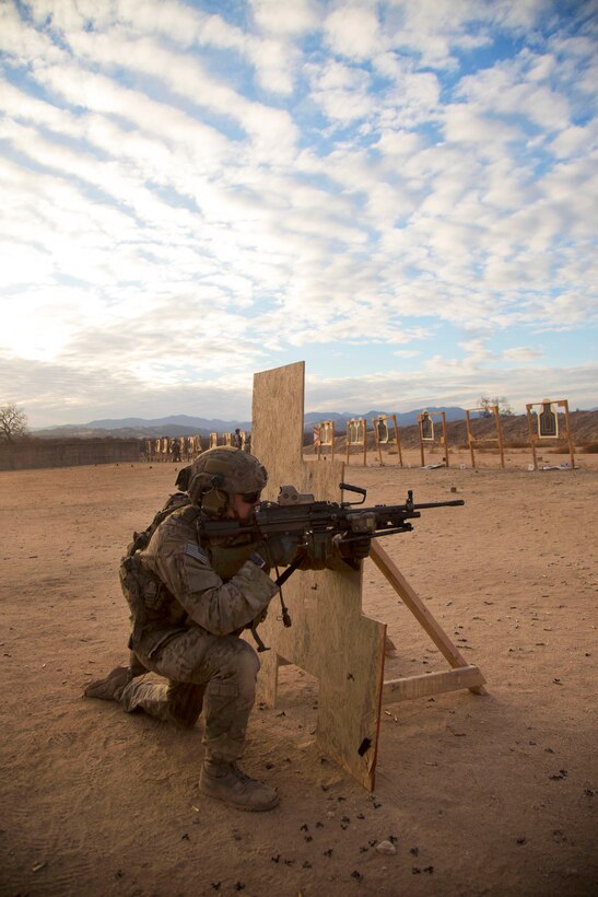 An Army Ranger fires an MK46 lightweight machine gun during close quarter marksmanship qualifications at a range on Fort Hunter Liggett, Calif., Jan. 25, 2014.