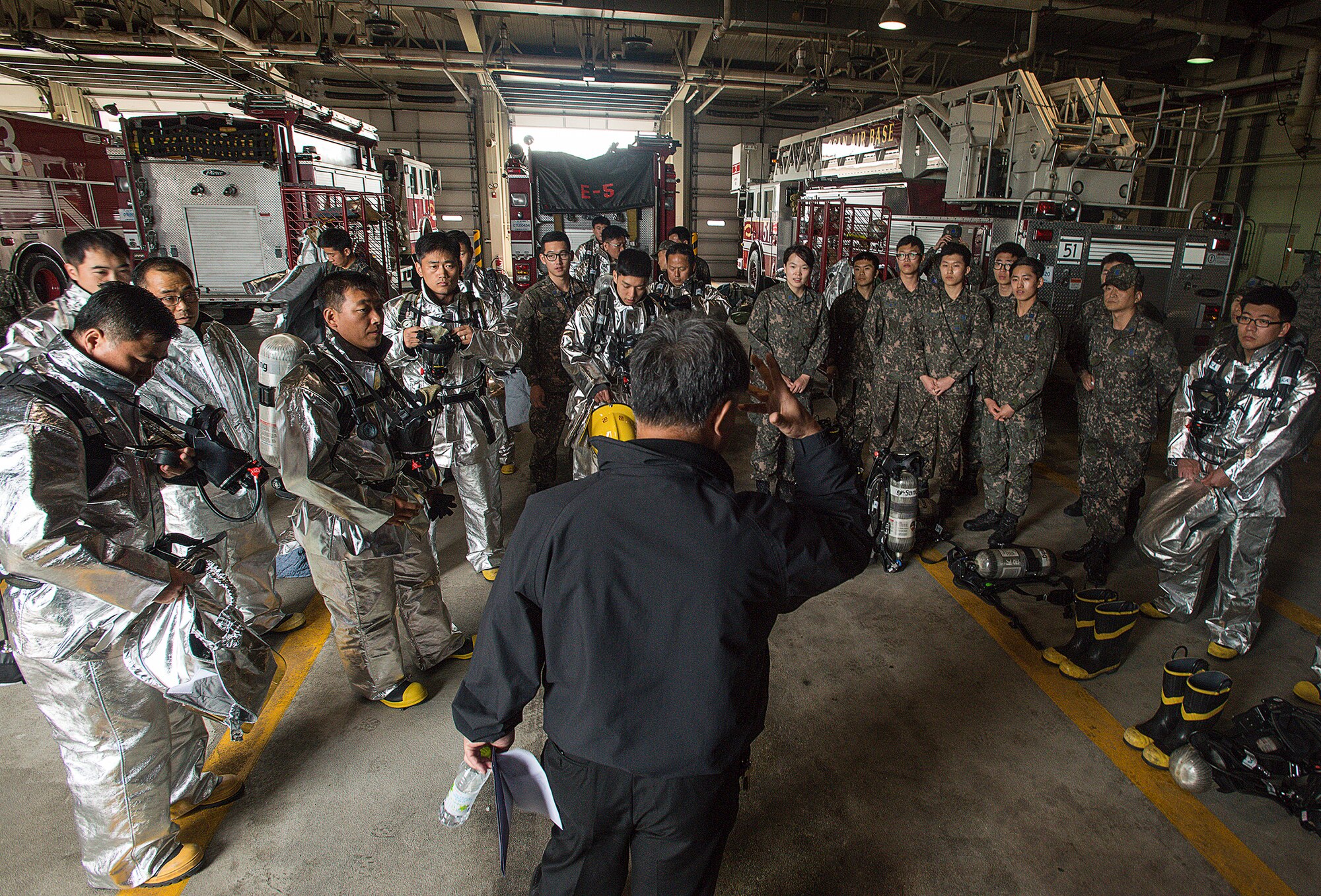 Photo Essay: RoK Firefighters Joint Training > Osan Air Base > Article ...