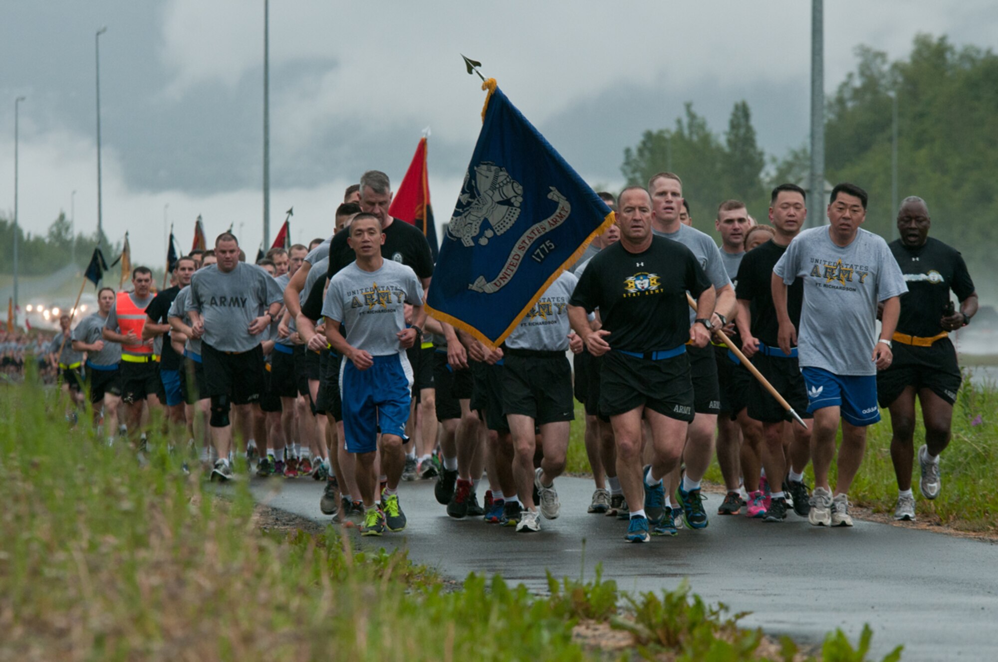 Army Maj. Gen. Michael Shields, commanding general of U.S. Army Alaska, along with Japanese Ground Self-Defense Forces soldiers, led arctic warriors during USARAK’s annual Army Birthday Run June 26 outside the perimeter gate of Joint Base Elmendorf-Richardson. The JGSDF service members celebrated the Army’s birthday during their week-long visit for a subject matter exchange event with U.S. Army Soldiers from across Alaska. (U.S. Army photo/Sgt. 1st Class Jeffrey Smith)