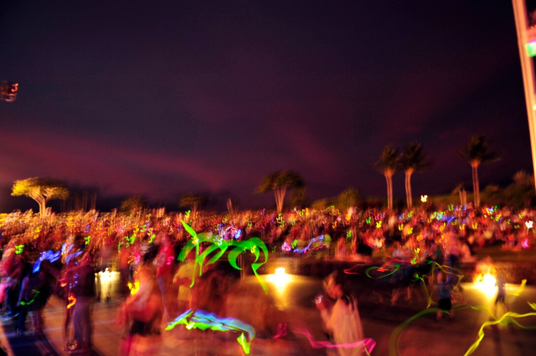 WAIKOLOA, Hawaii –The audience was “glowing” with excitement at the annual Waikoloa Bowl “Family Fourth and Fireworks” celebration. The crowd was boisterous and danced the entire duration of the show. “Hana Hou!” played a patriotic closer, which was synced up to the ornate fireworks display. After the patriotic closer, the audience was chanting “U.S.A”! 