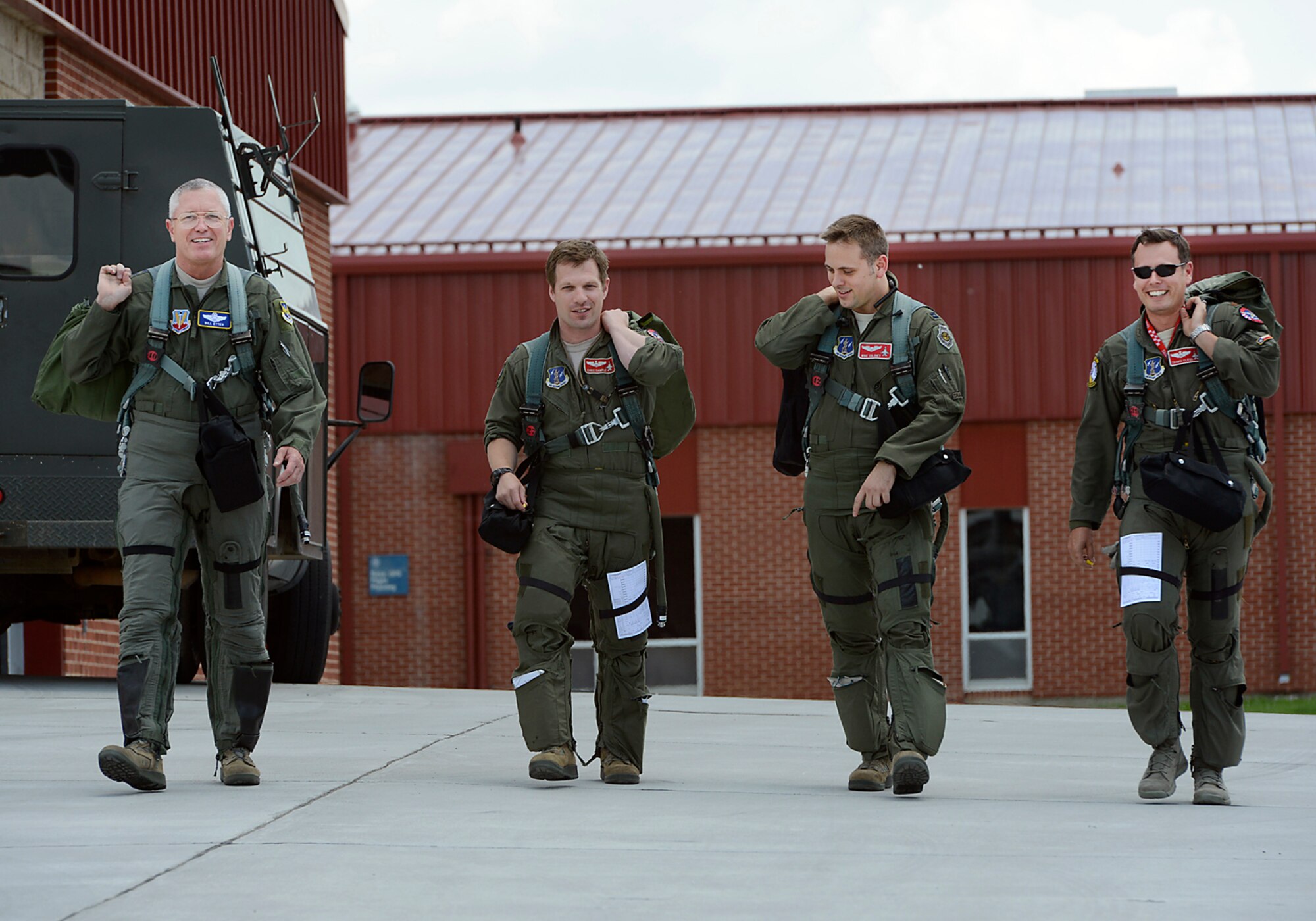 First Air Force Commander, Lt Gen William Etter, "steps" to his jet with 125th Fighter Squadron pilots, Lt Col Chris Sample, Capt Mike Coloney and Maj Travis Clegg, at the 138th Fighter Wing in Tulsa Okla. Etter stopped at the 138th for a brief visit and to fly a training mission with the F-16 pilots of the 125th Fighter Squadron. (U.S. National Guard photo by Senior Master Sgt. Preston L. Chasteen/Released)