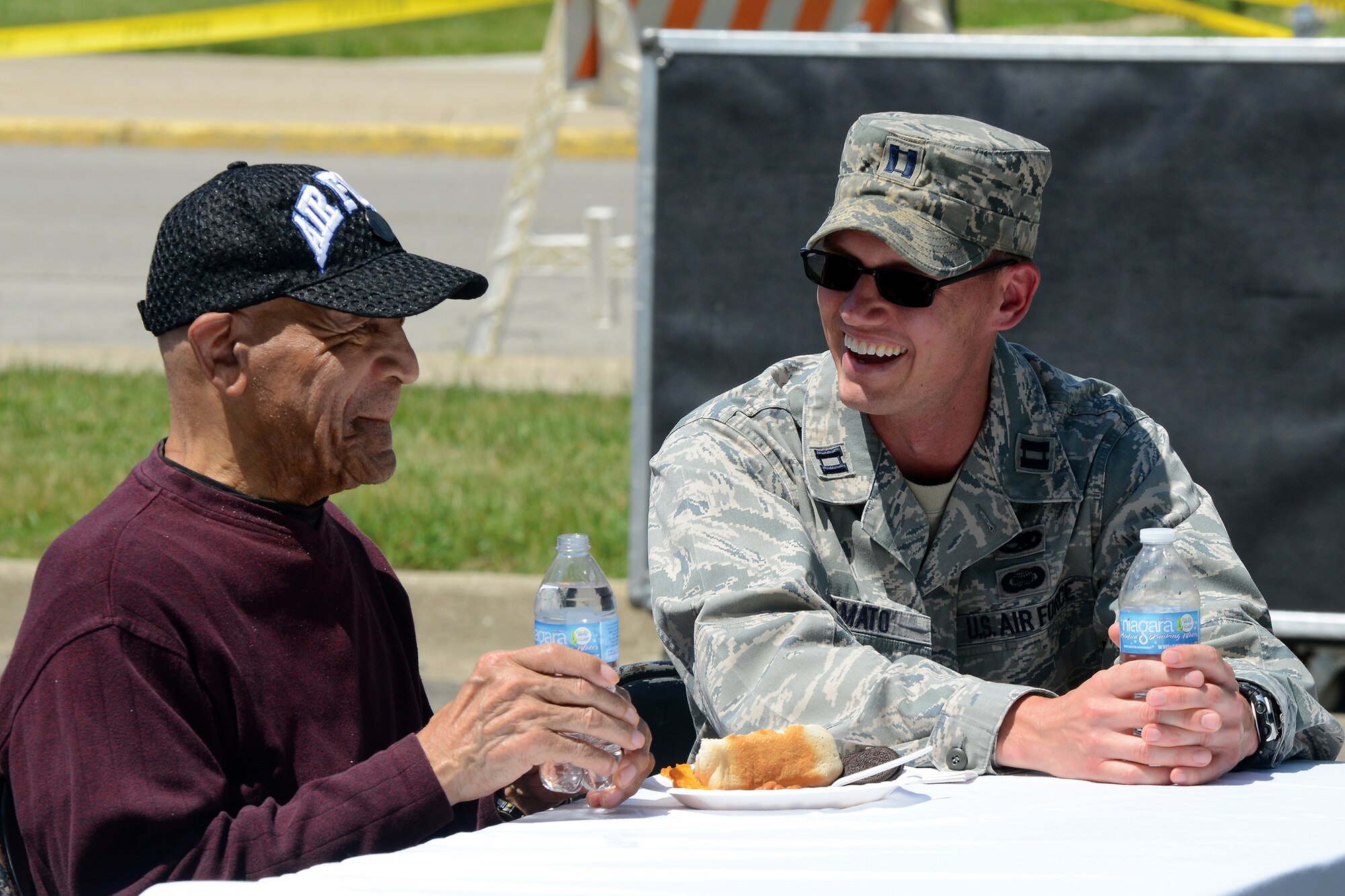 Past, present vets come together at Dayton VA picnic > 445th Airlift