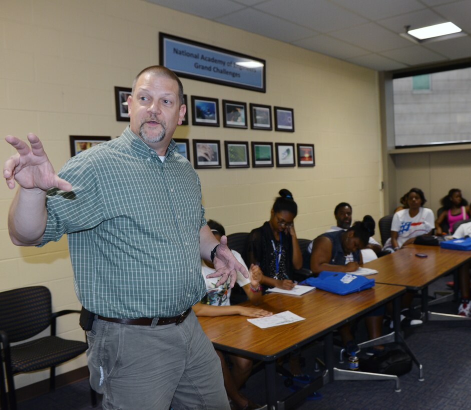 Jeff Ross, chief of Navigation Branch, Nashville District talks with students from the Tennessee State University Engineering Department's four-week National Summer Transportation Institute program about inland water navigation on the campus on July 1, 2014.