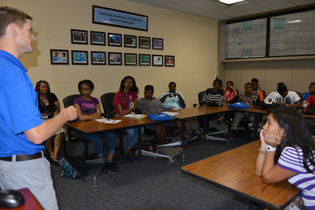 Nashville Distict Park Ranger, Mark Klimaszewski talks with students from the Tennessee State University Engineering Department on July 2, 2014 at the campus.   