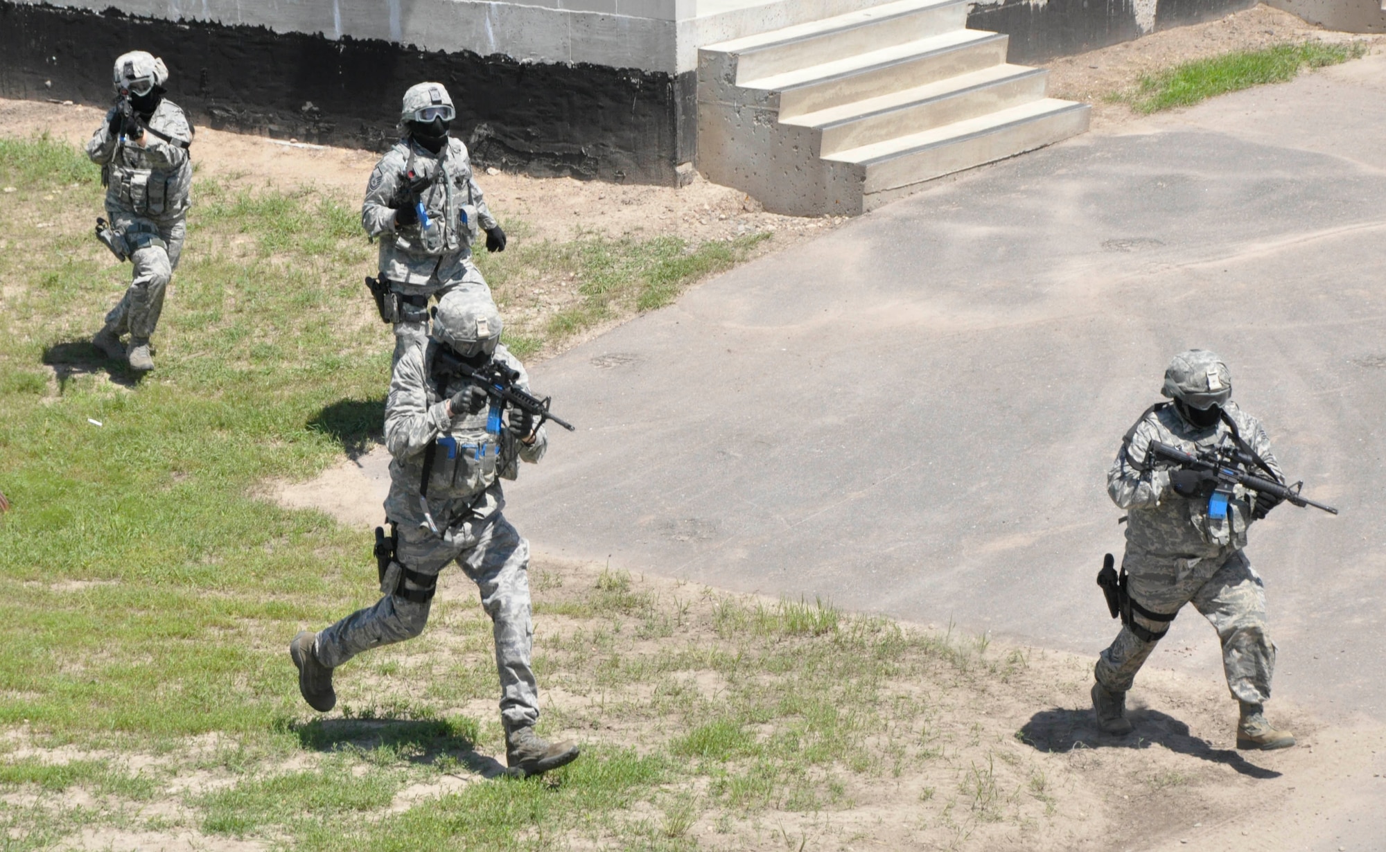 934th Security Forces Squadron members train at Camp Ripley, Minn. (Air Force Photo/Master Sgt. Ronald Blackledge)