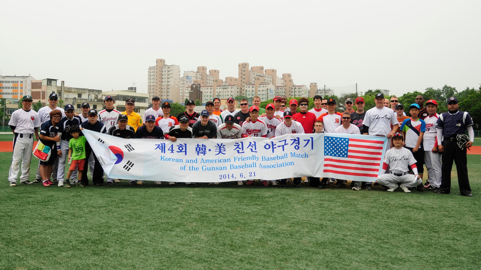 Gunsan City hosts baseball game against the Wolf Pack > Kunsan Air Base