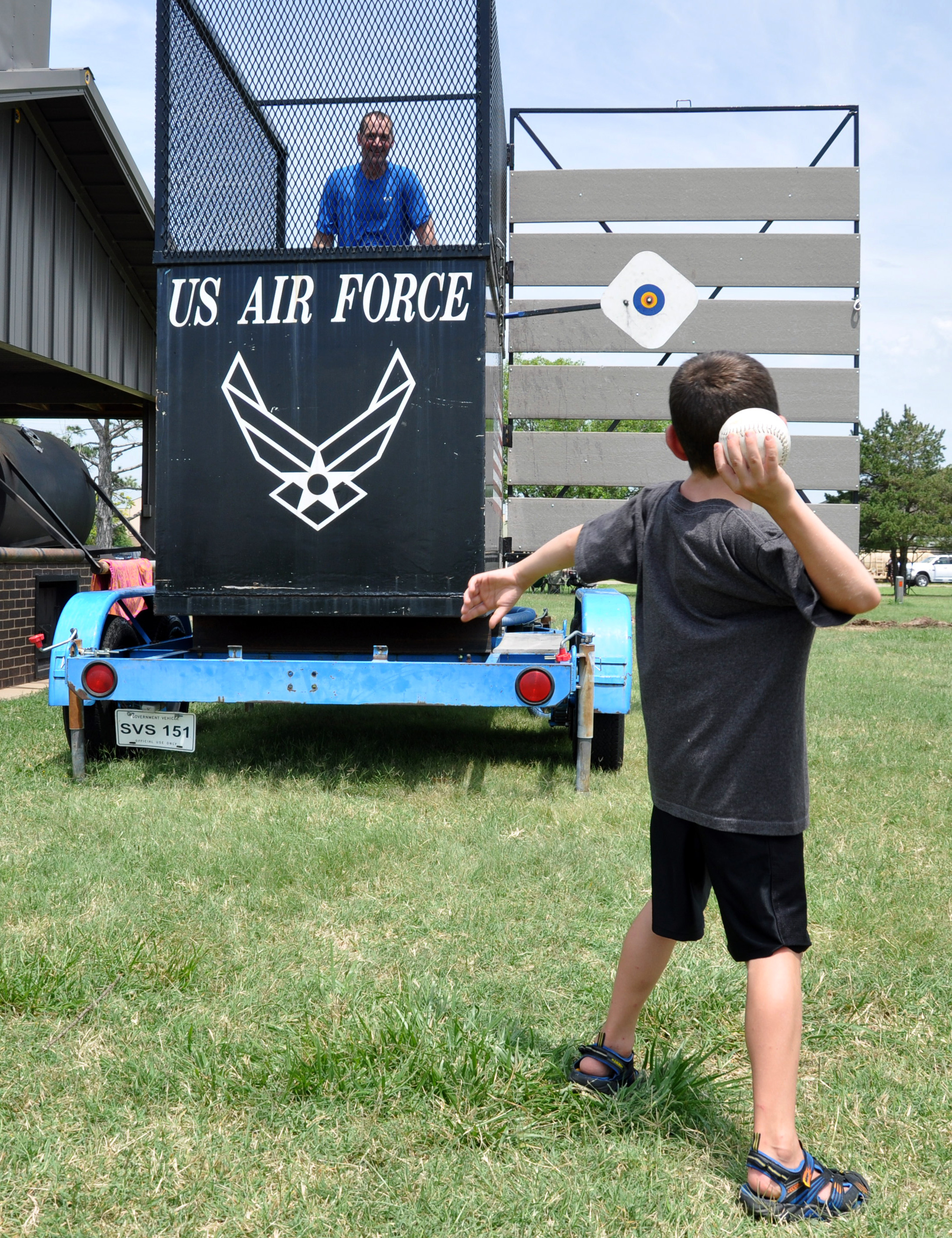 Throwing heat > Air Force Reserve Command > News Article