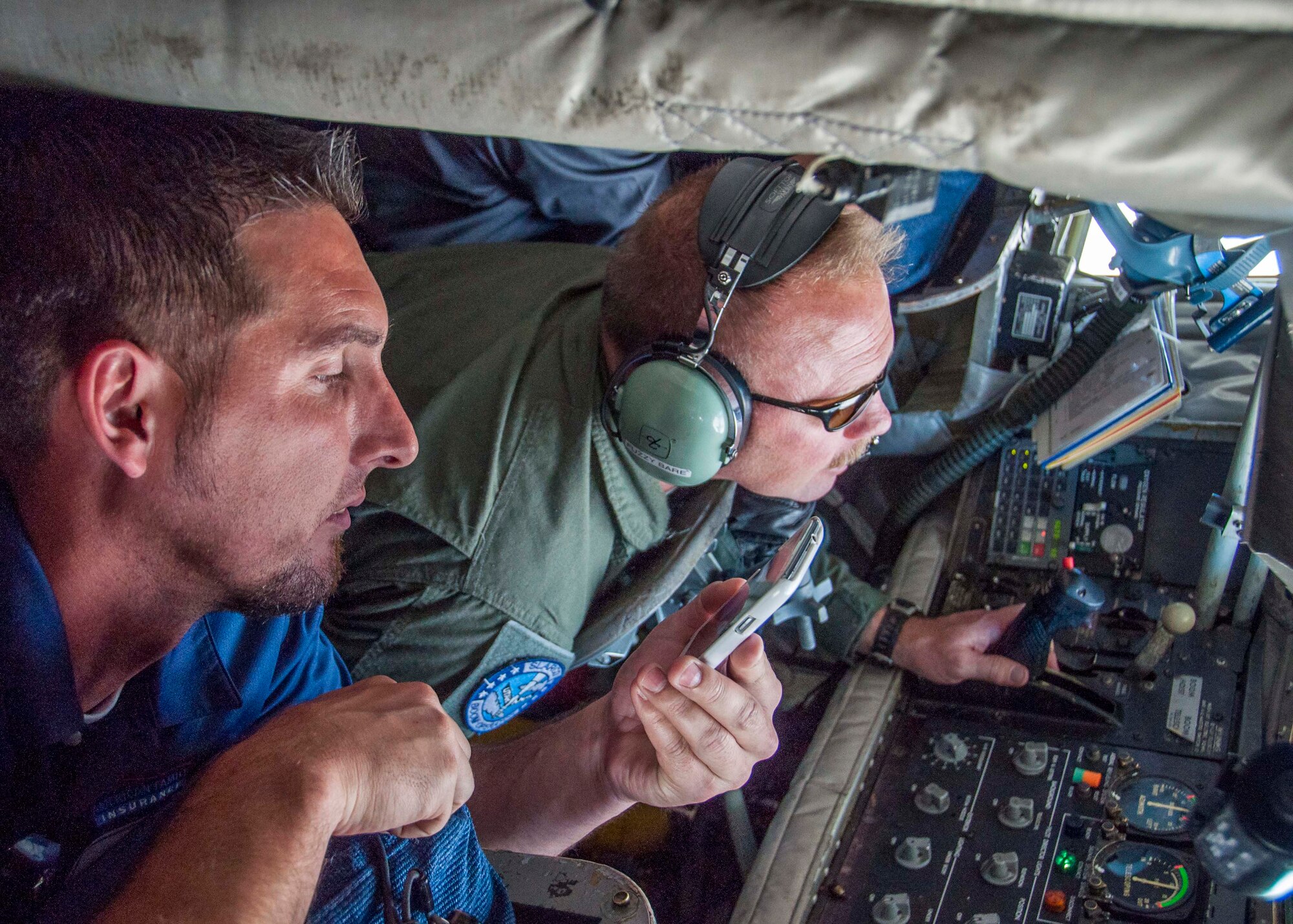 Kirt McKee, from American Family Insurance, watches an F-16 refueling mission from a KC-135 as part of the 419th Fighter Wing’s Employer Appreciation Day. Civilian employers were also able to tour their reservist’s workplace and get a peek at the Air Force Reserve mission. (U.S. Air Force photo/Staff Sgt. Crystal Charriere)